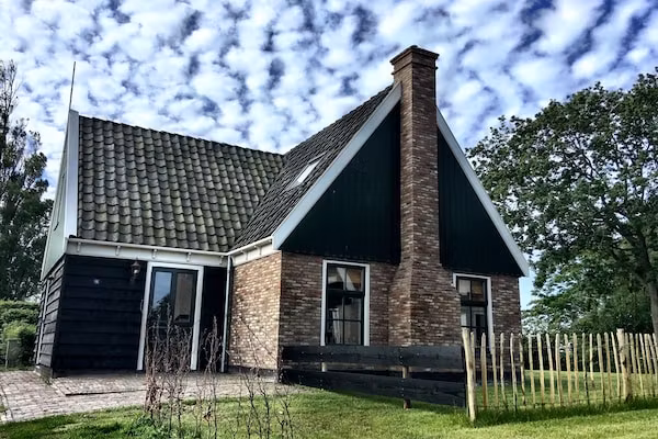 Recreatiepark Wiringherlant - Villa 18 in Hippolytushoef - Foto 1 van 40