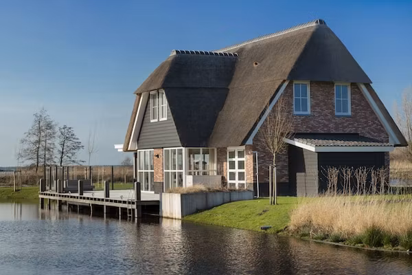 Friese Meren Villa's 10 in Delfstrahuizen - Foto 1 van 40