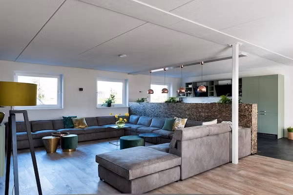 24 pers Pallertshuis Wellness de luxe met sauna en hout gestookte hottub