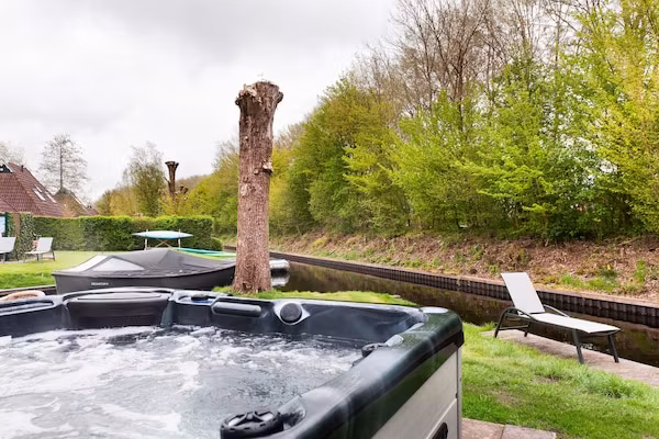 Tobke Wellness de luxe VIP met sauna met buitenspa in Earnewald - Foto 2 van 29