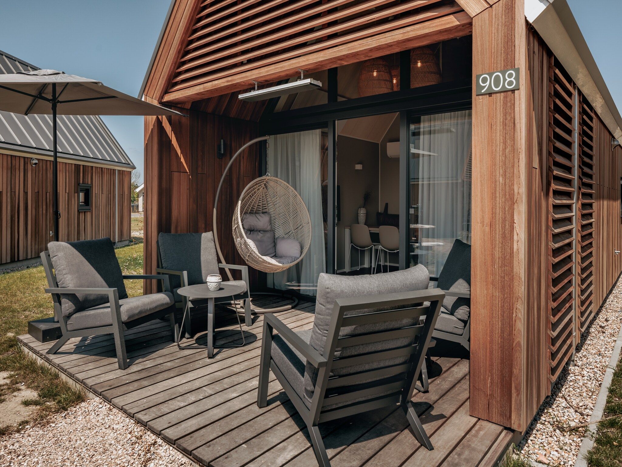 Het terras van Beach Resort Nieuwvliet-Bad 17 in Nieuwvliet-Bad