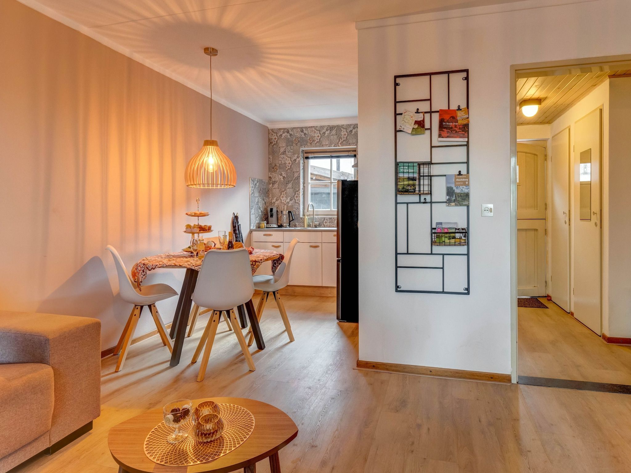 De eetkamer van Valleyview Cottages - NR02 in Voerendaal