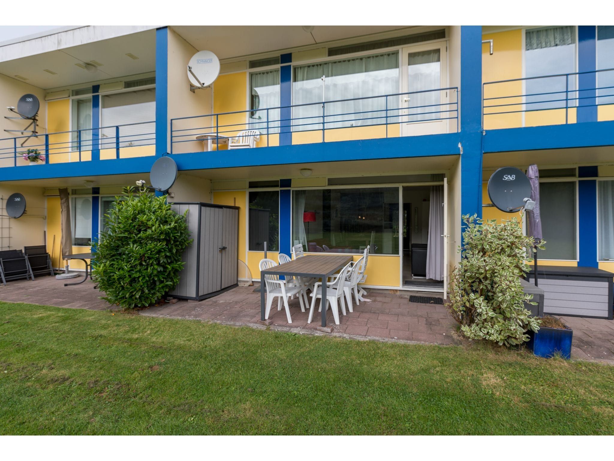 De buitenkant van Appartement - Burg van Woelderenlaan 100-4 in Vlissingen