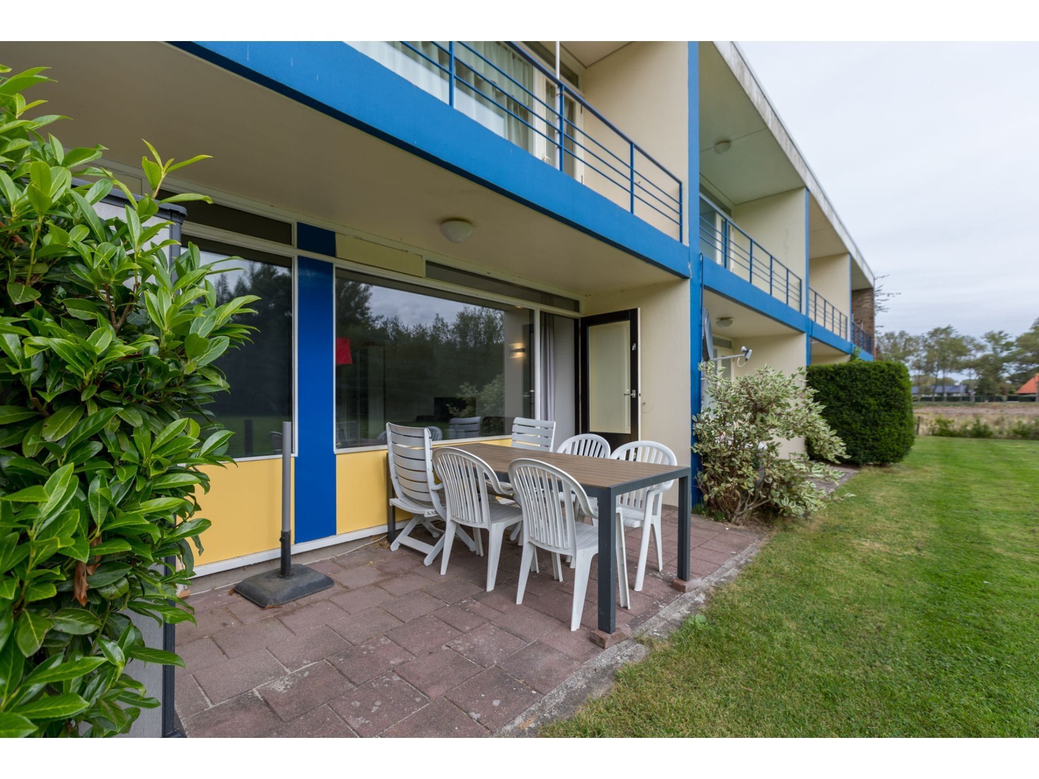 Het terras van Appartement - Burg van Woelderenlaan 100-4 in Vlissingen