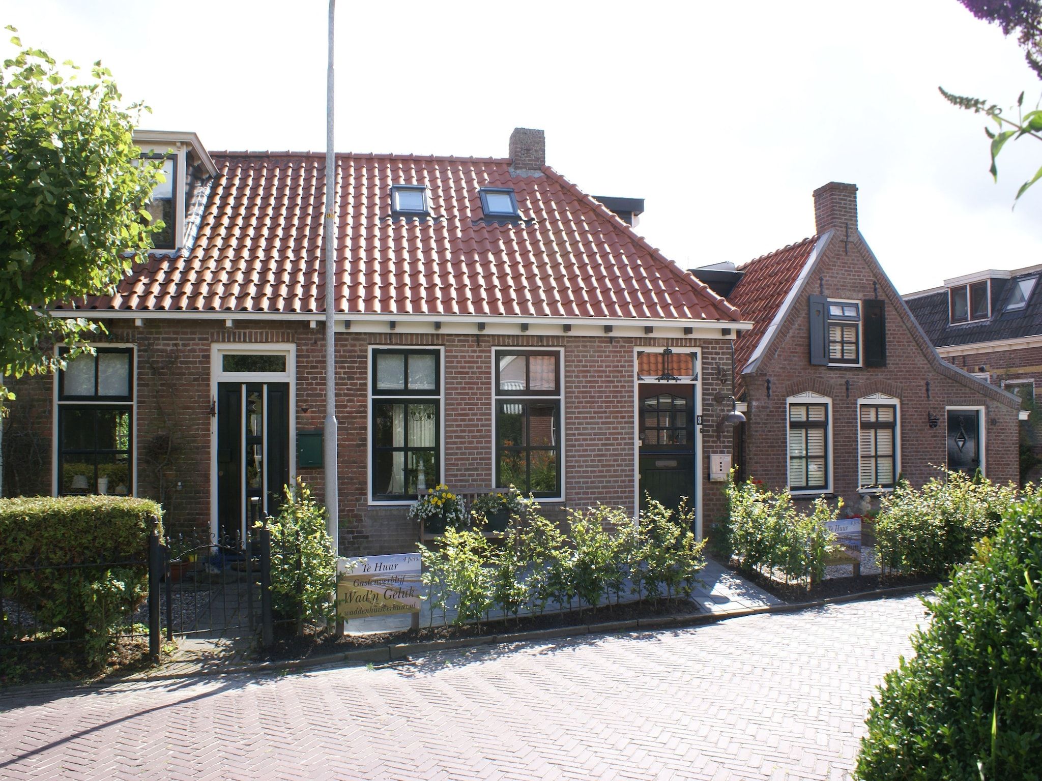 De buitenkant van Wadden Geluk in Paesens