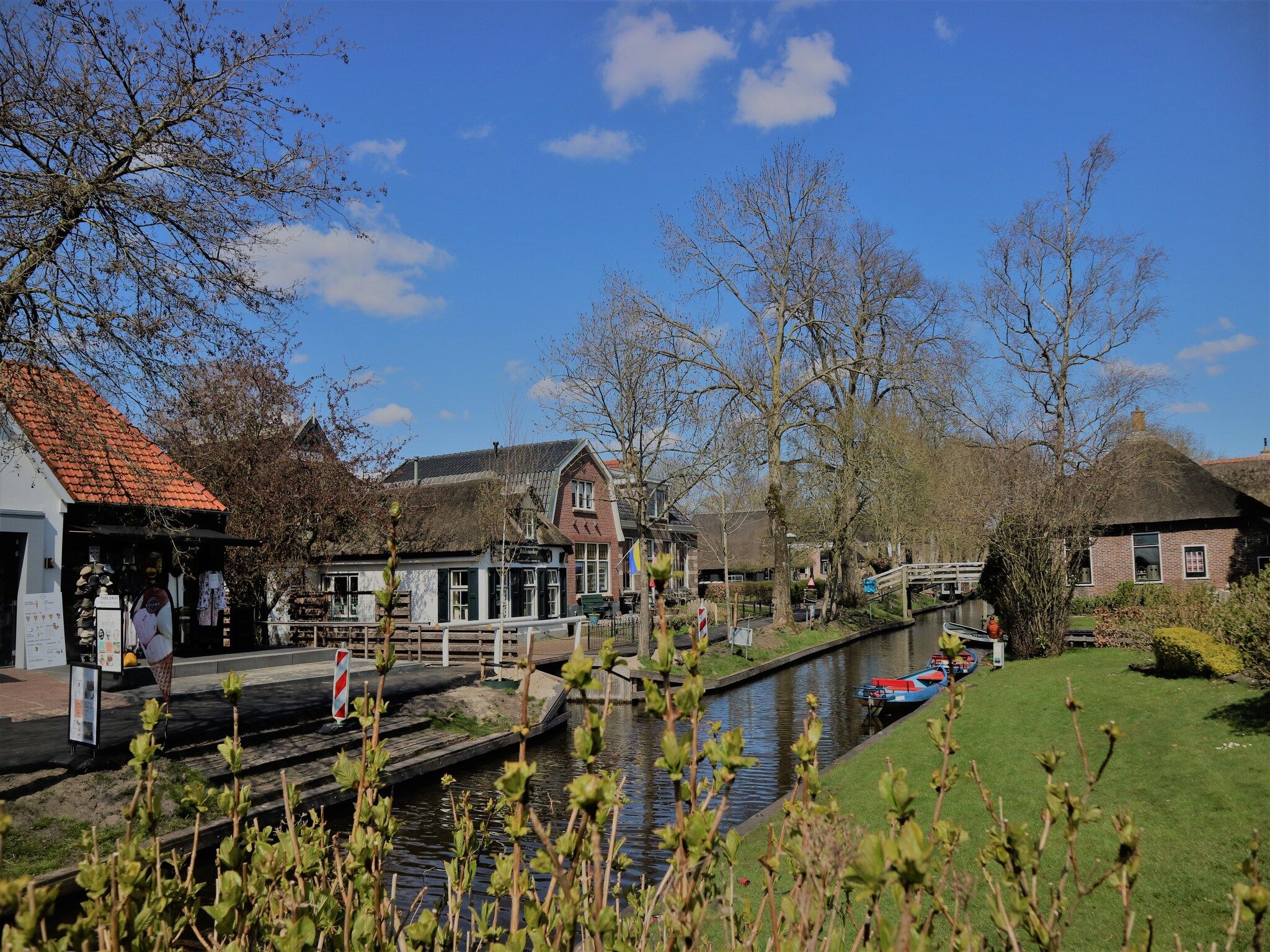 De buitenkant van Logies Paal 4 Giethoorn – 3 persoons in Giethoorn