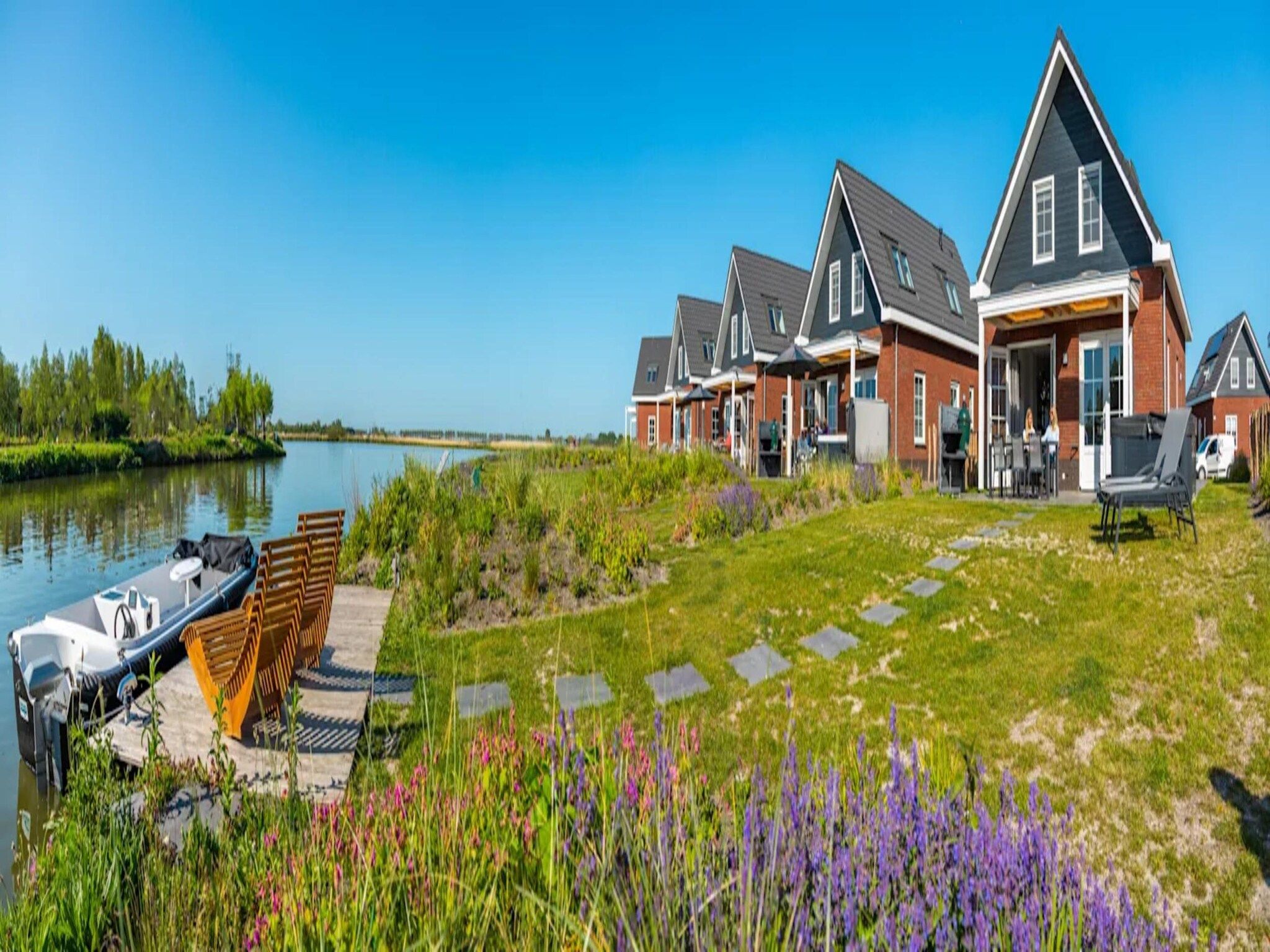Parkfaciliteiten bij Watervilla Sauna 6 in Medemblik