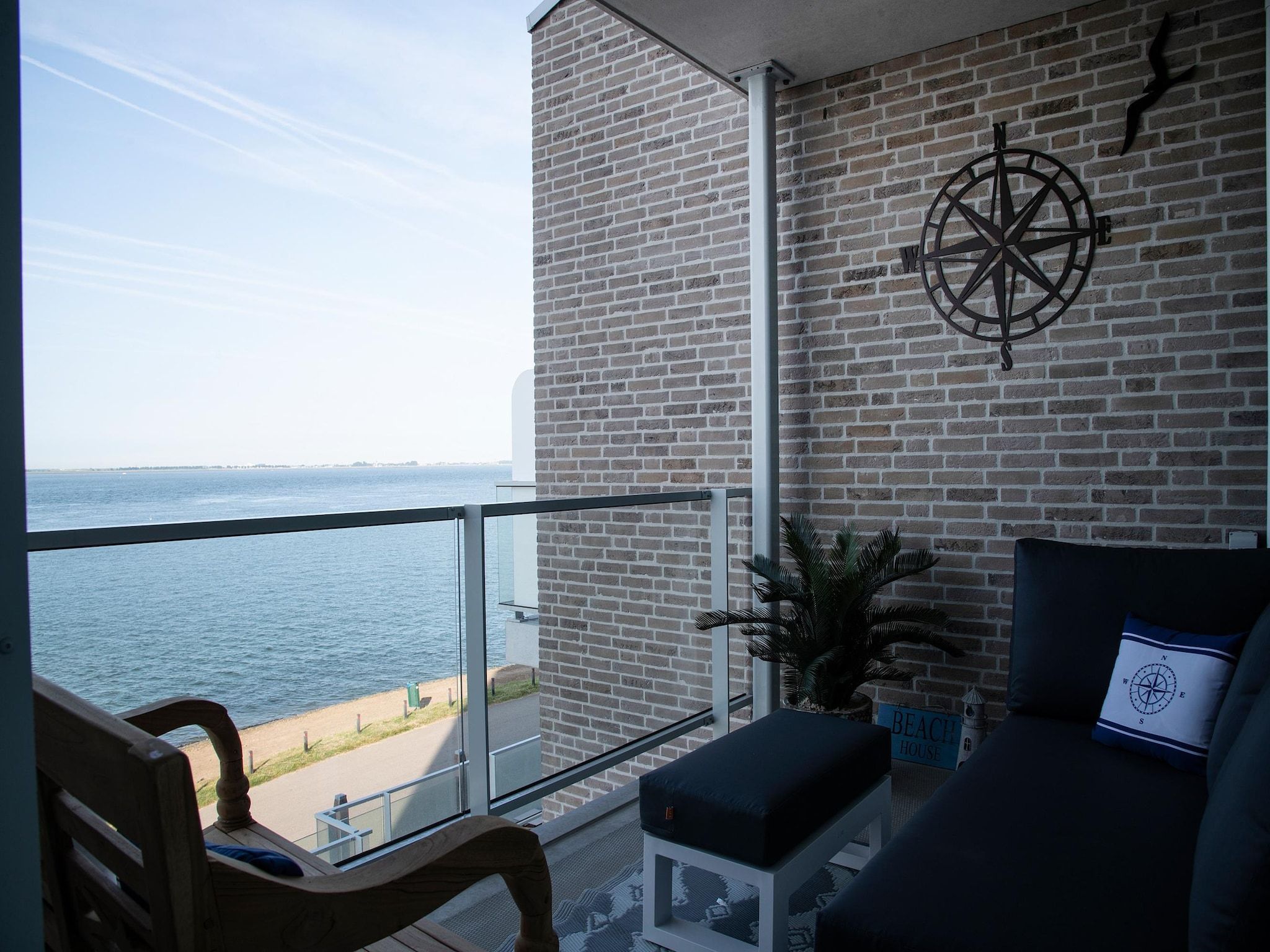 Het terras van Casa Anna in Scherpenisse