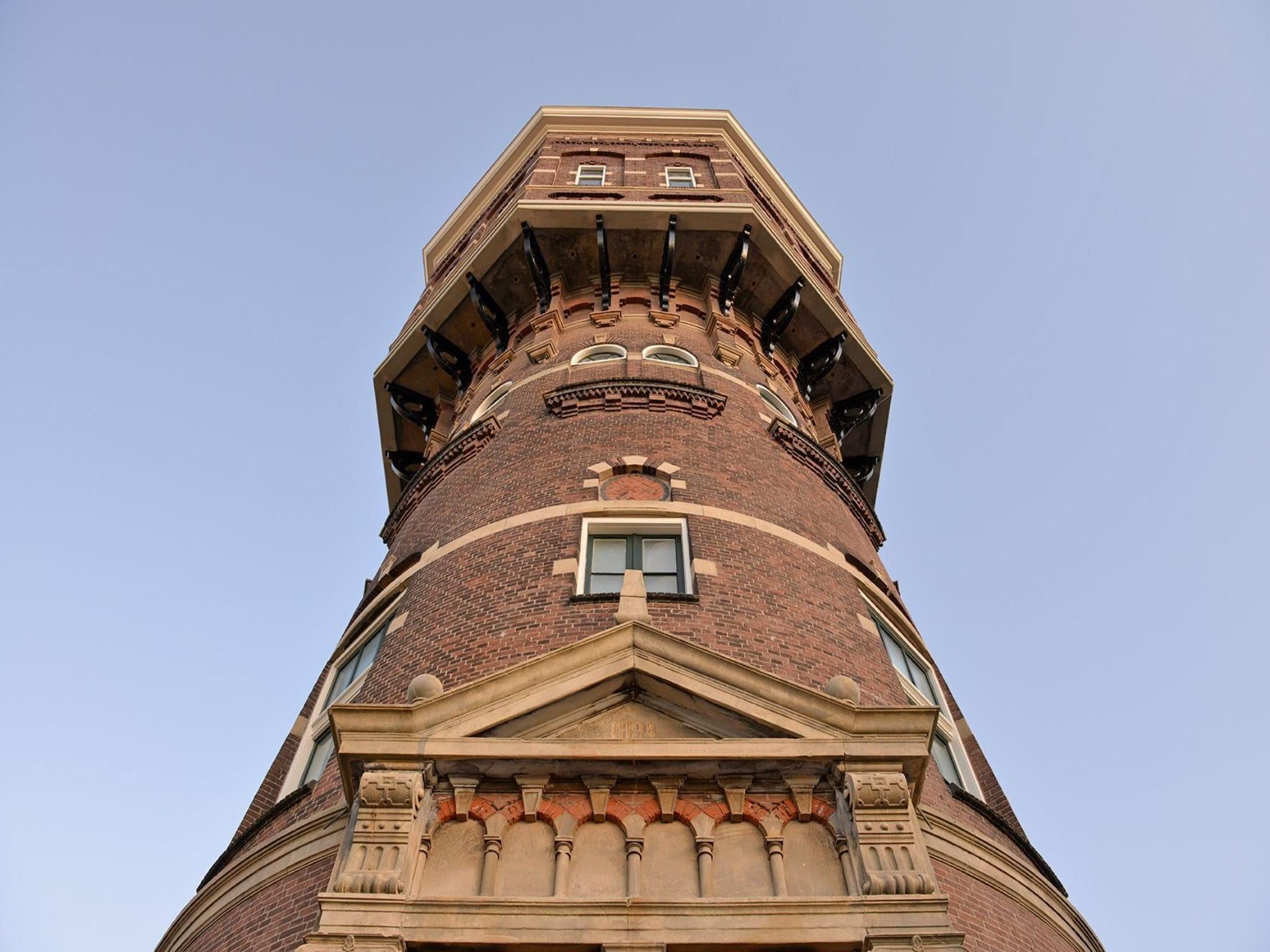 De buitenkant van Watertoren Vlissingen 16 pax in Vlissingen