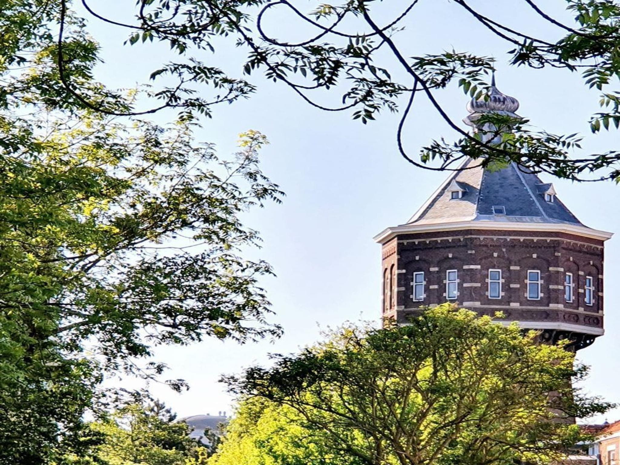 De buitenkant van Watertoren Vlissingen 16 pax in Vlissingen