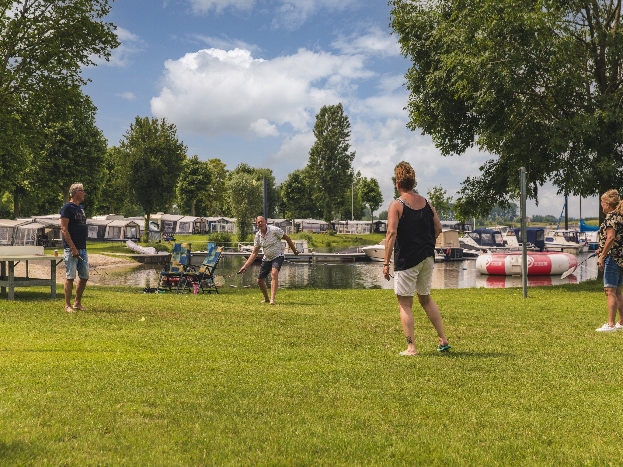 Voorzieningen bij MarinaPark Bad Nederrijn 1 in Maurik