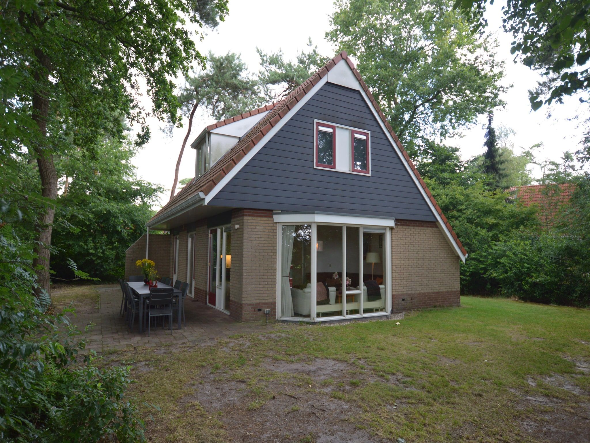 De buitenkant van Buitenplaats Berg en Bos nummer 4 in Lemele