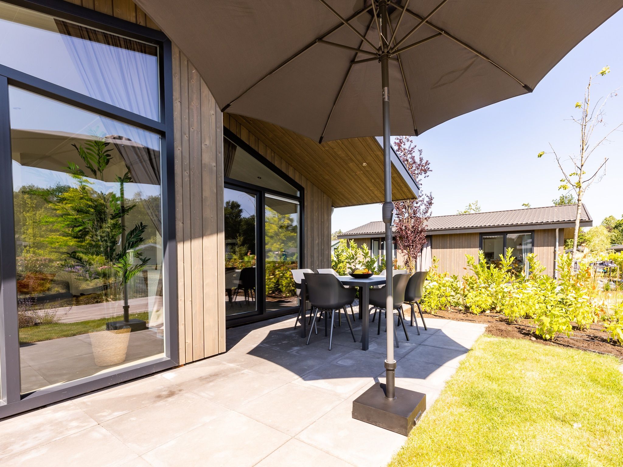 Het terras van Vakantiepark Molenvelden 3 in Veldhoven