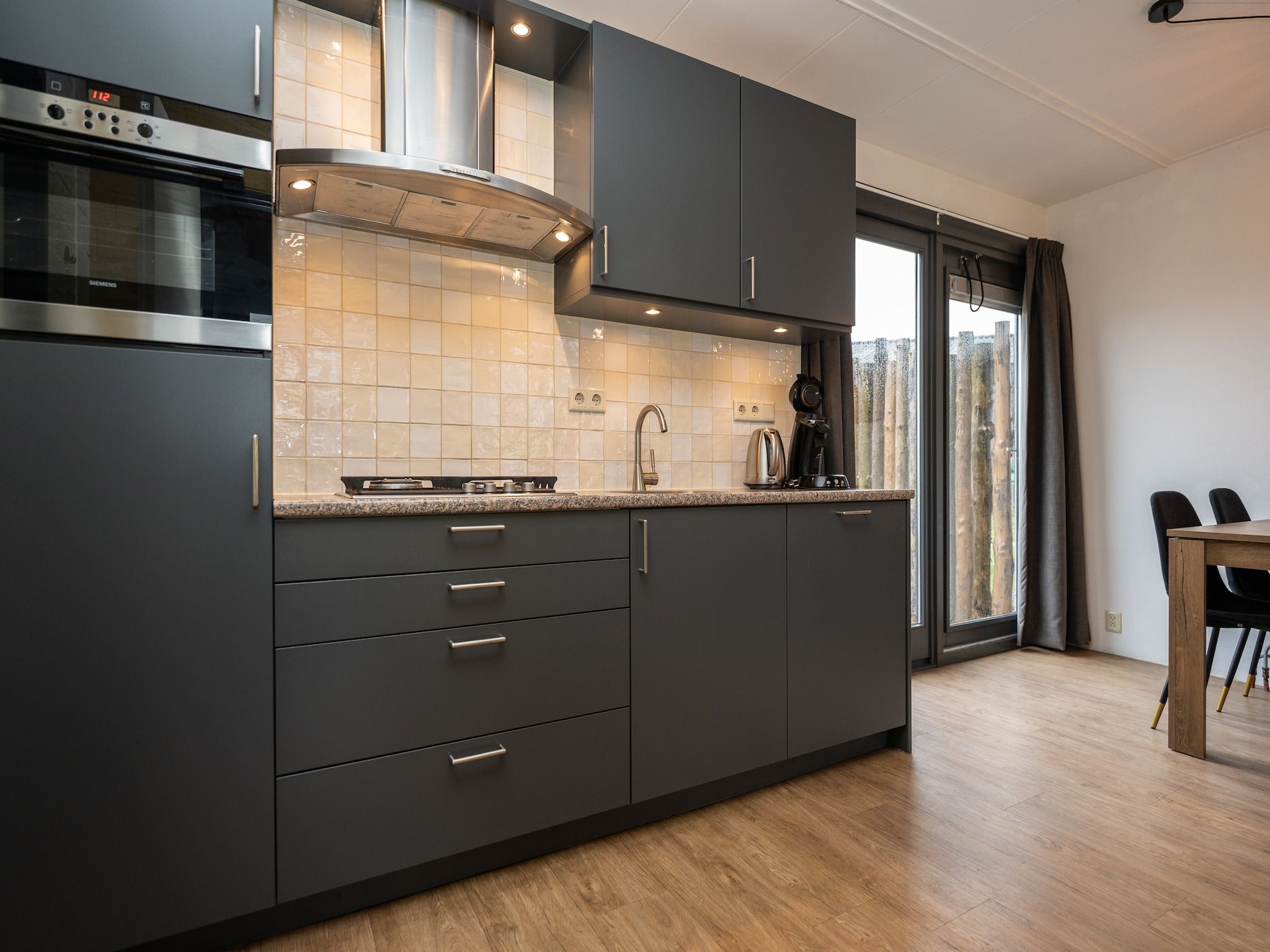 De keuken van Vakantiepark 't Eibernest Texel 1 in De Cocksdorp