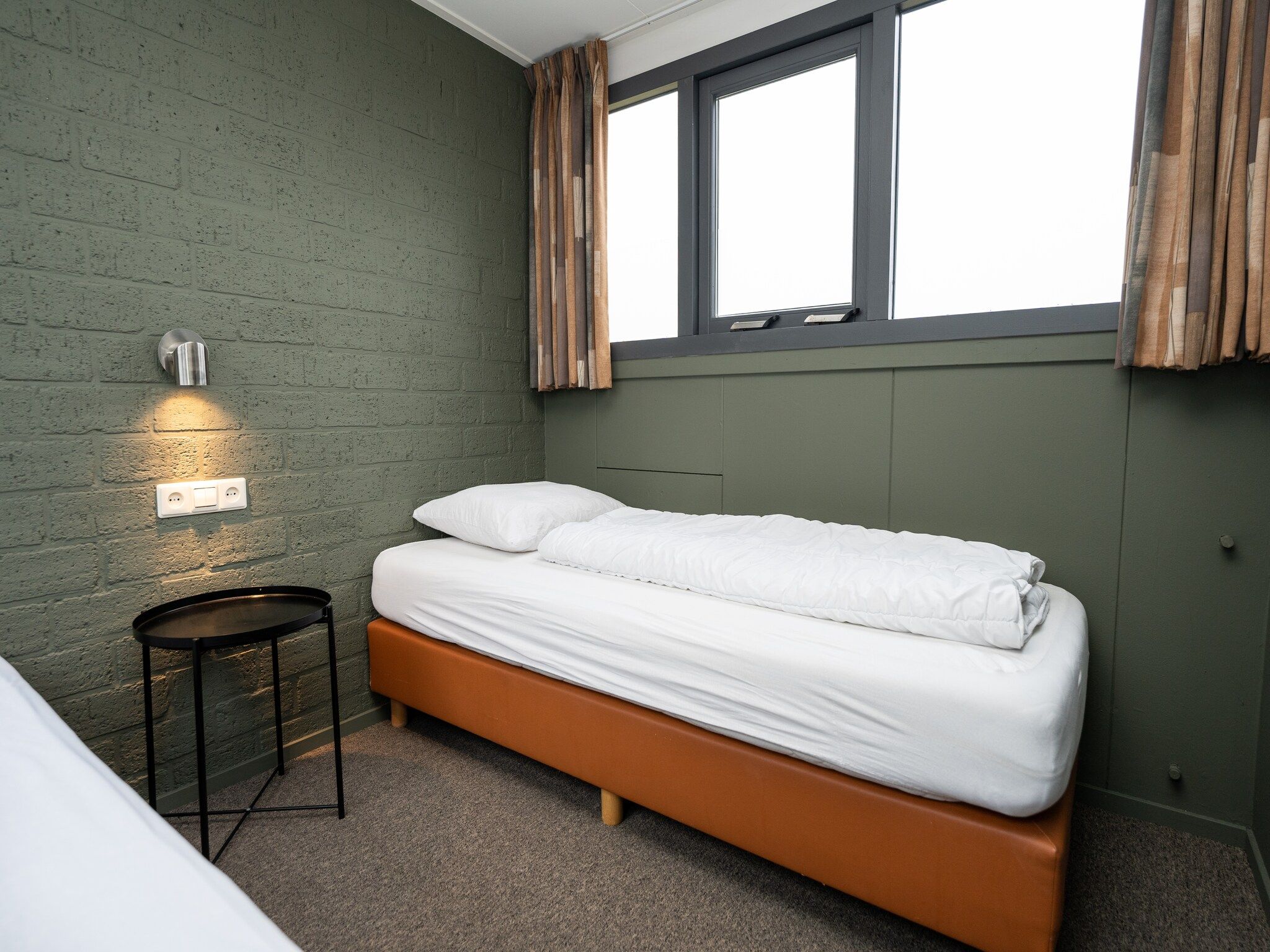 Een slaapkamer van Vakantiepark 't Eibernest Texel 1 in De Cocksdorp