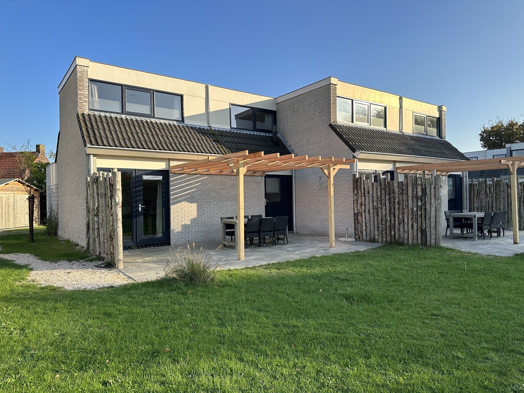 De buitenkant van Vakantiepark 't Eibernest Texel 1 in De Cocksdorp