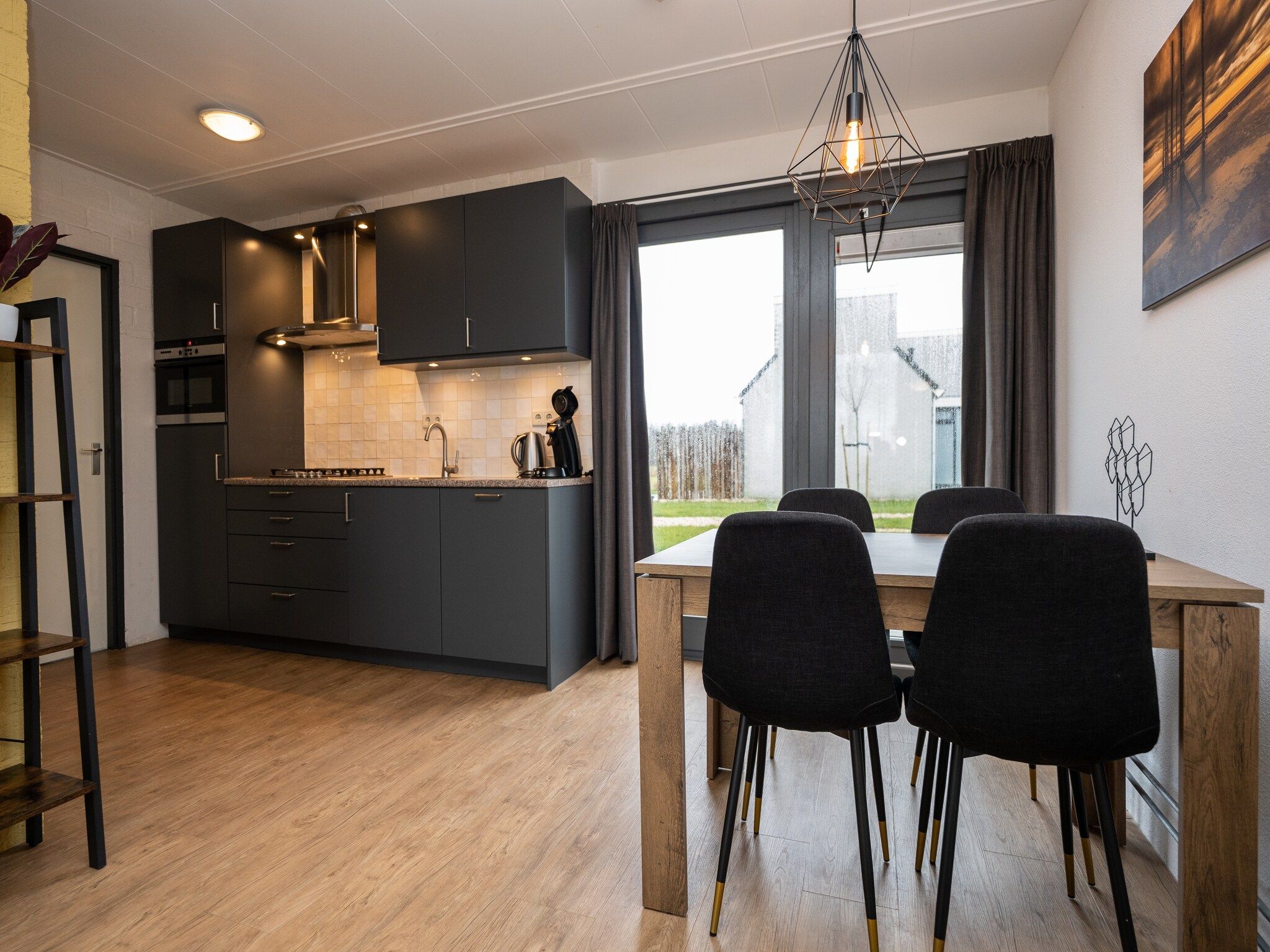 De keuken van Vakantiepark 't Eibernest Texel 3 in De Cocksdorp