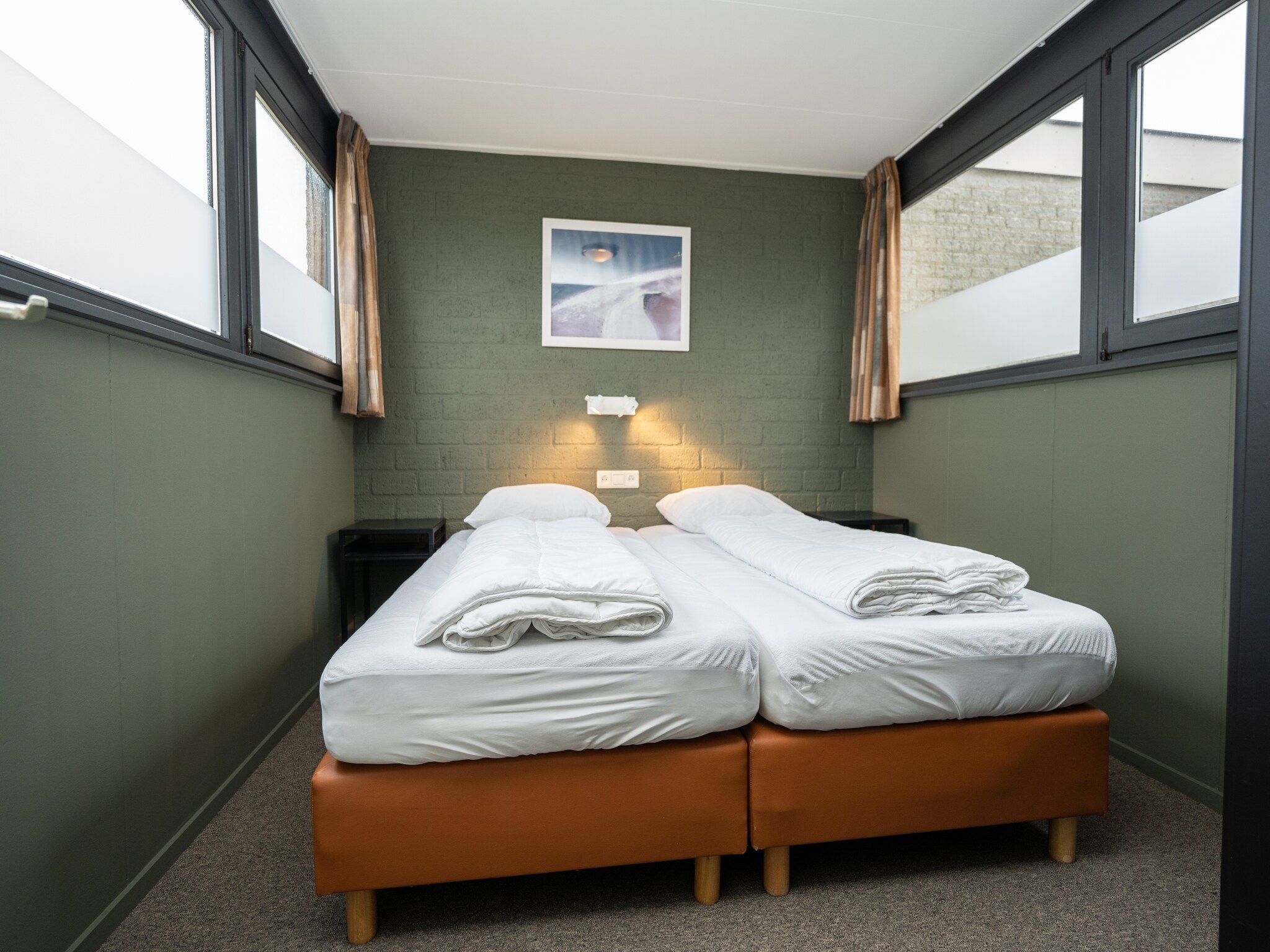 Een slaapkamer van Vakantiepark 't Eibernest Texel 3 in De Cocksdorp