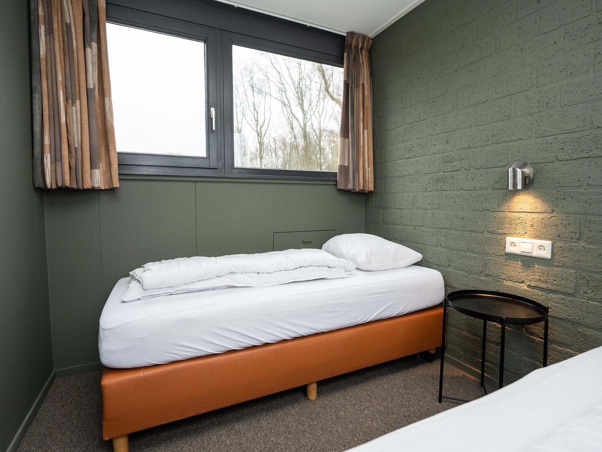Een slaapkamer van Vakantiepark 't Eibernest Texel 3 in De Cocksdorp