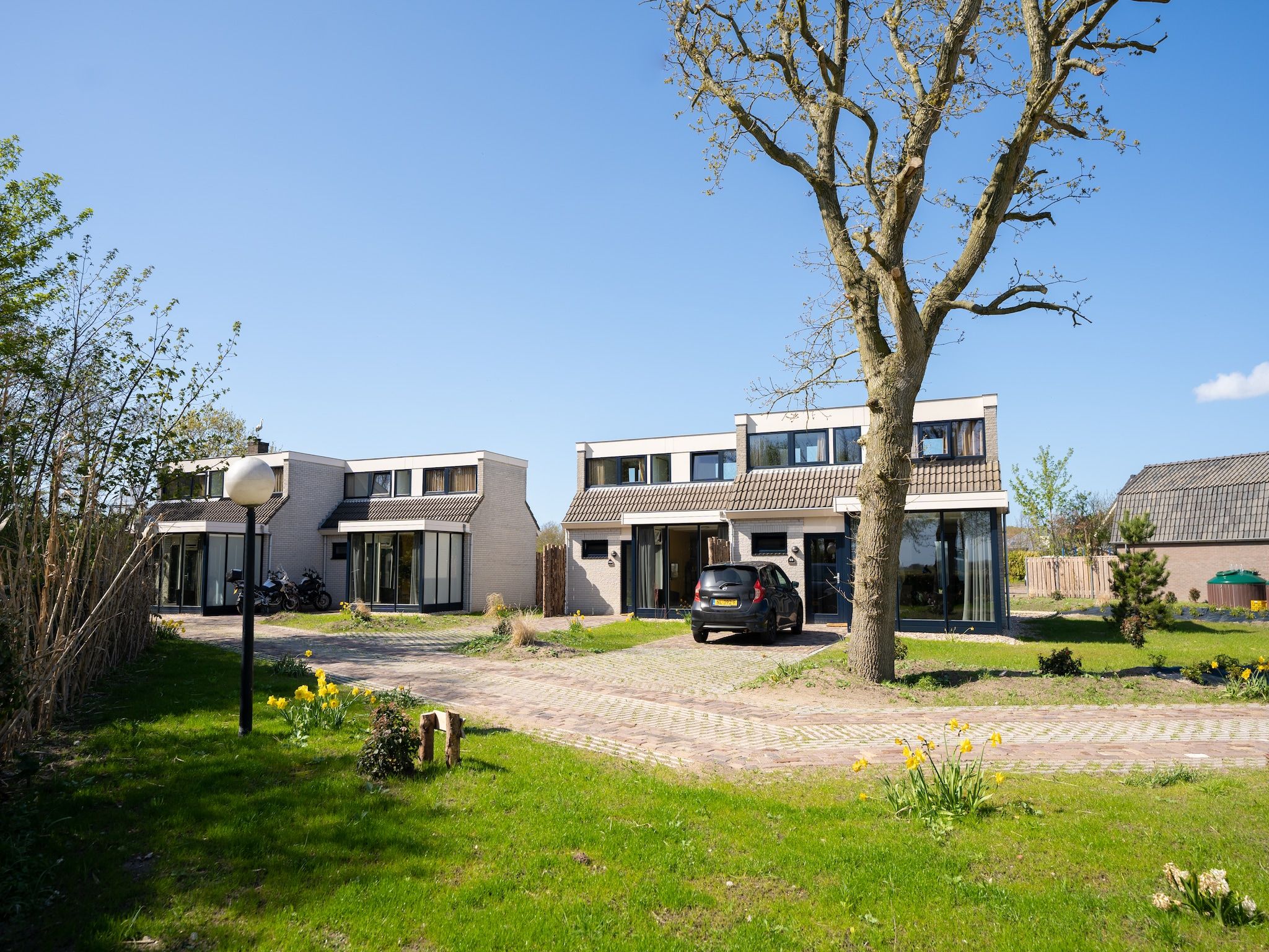 De buitenkant van Vakantiepark 't Eibernest Texel 3 in De Cocksdorp