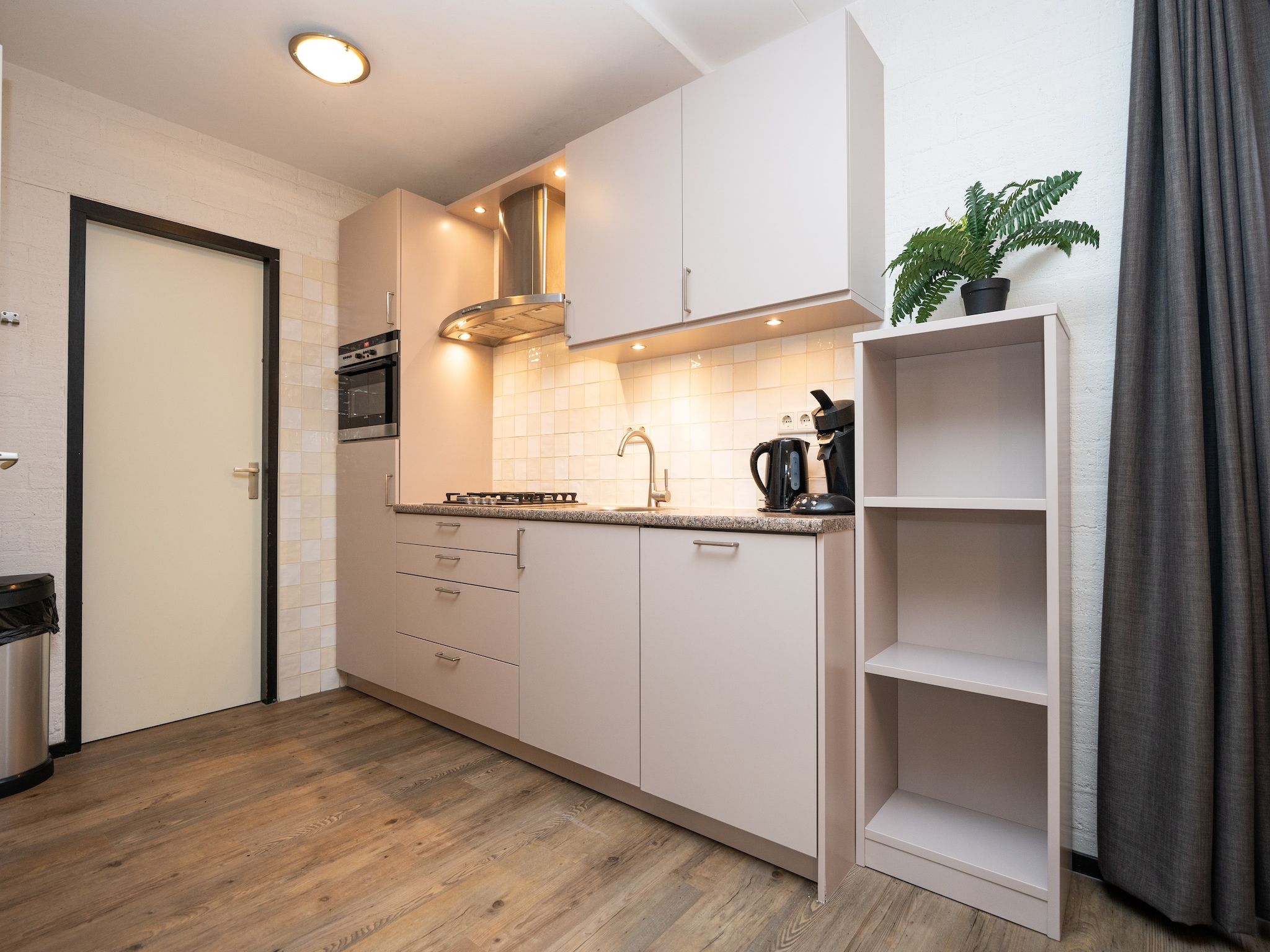 De keuken van Vakantiepark 't Eibernest Texel 4 in De Cocksdorp