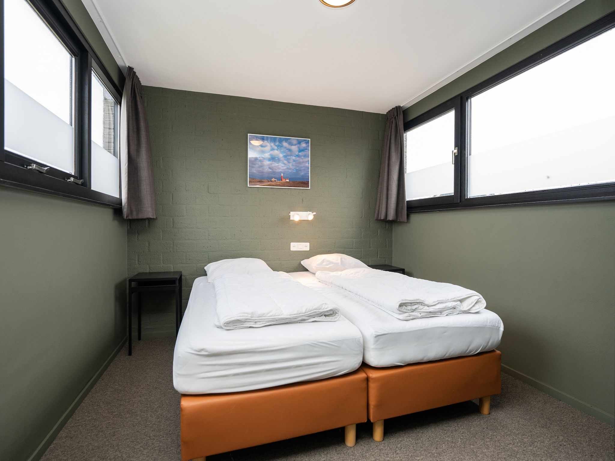 Een slaapkamer van Vakantiepark 't Eibernest Texel 4 in De Cocksdorp