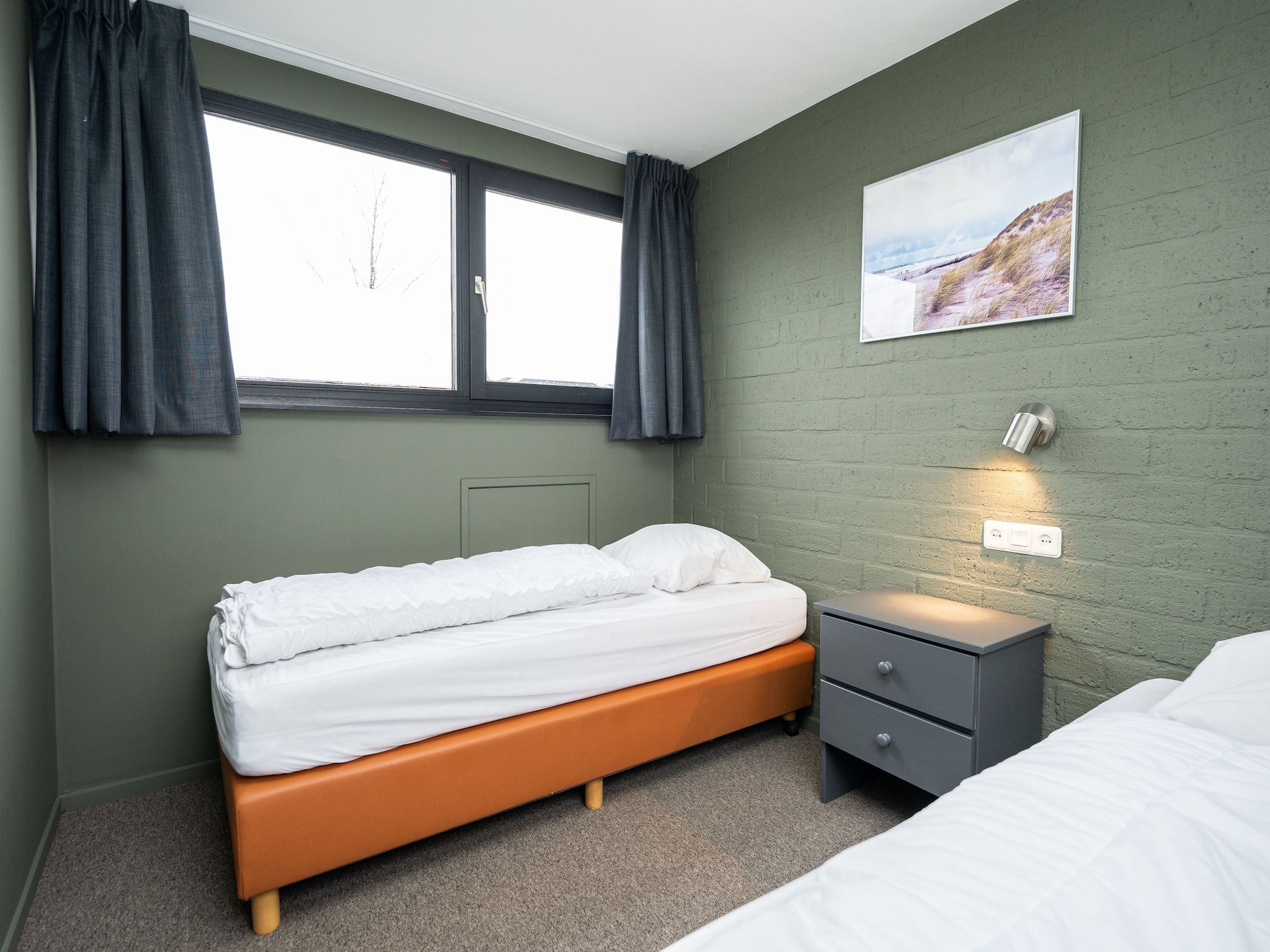 Een slaapkamer van Vakantiepark 't Eibernest Texel 4 in De Cocksdorp