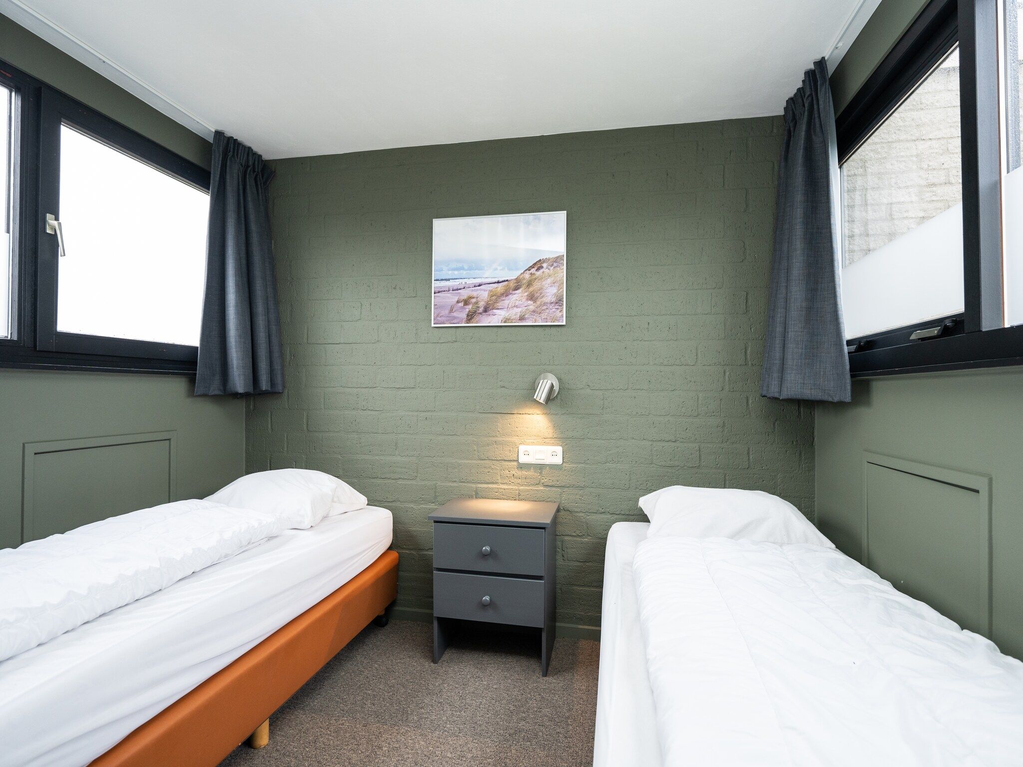 Een slaapkamer van Vakantiepark 't Eibernest Texel 5 in De Cocksdorp