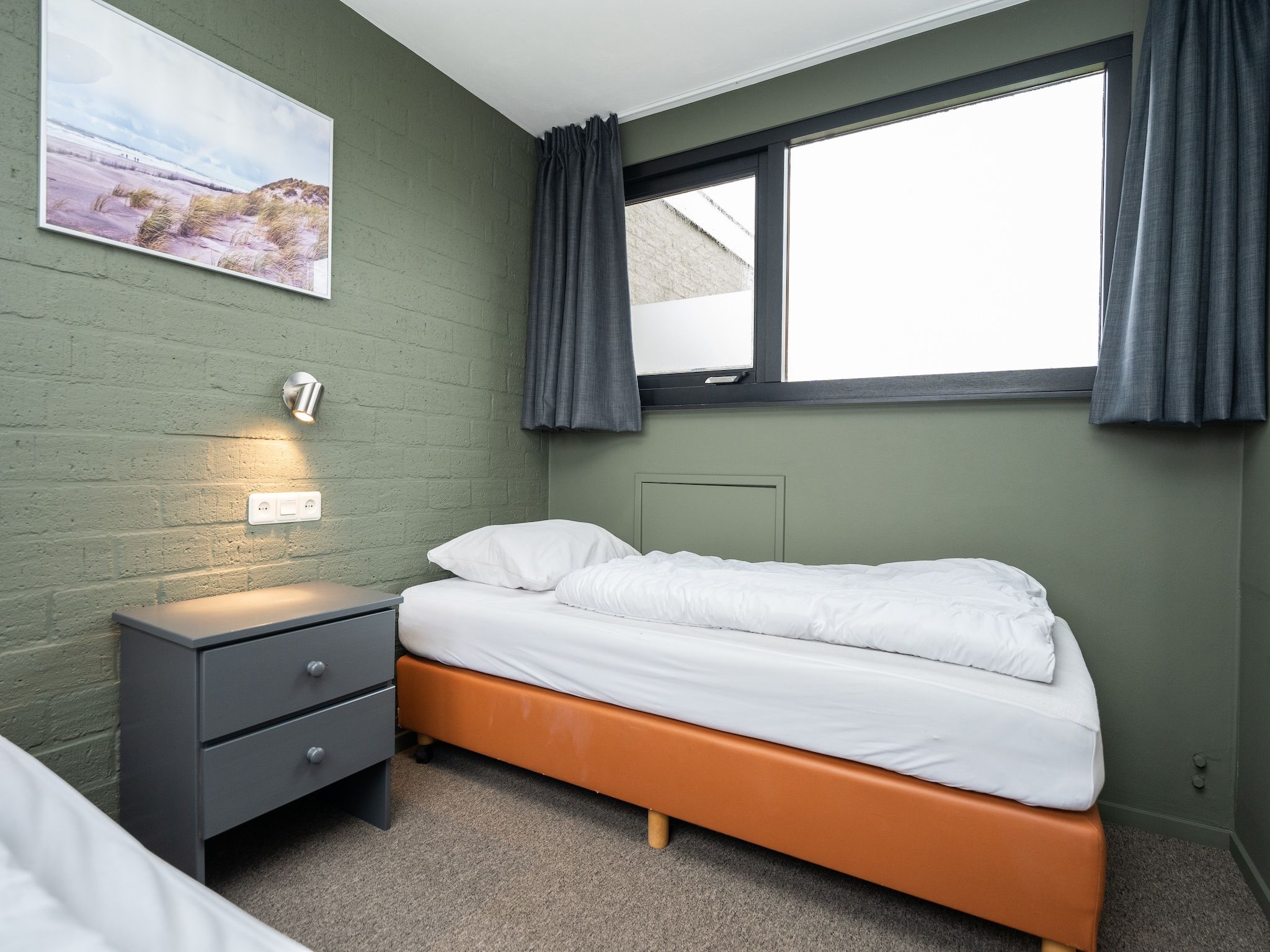Een slaapkamer van Vakantiepark 't Eibernest Texel 5 in De Cocksdorp