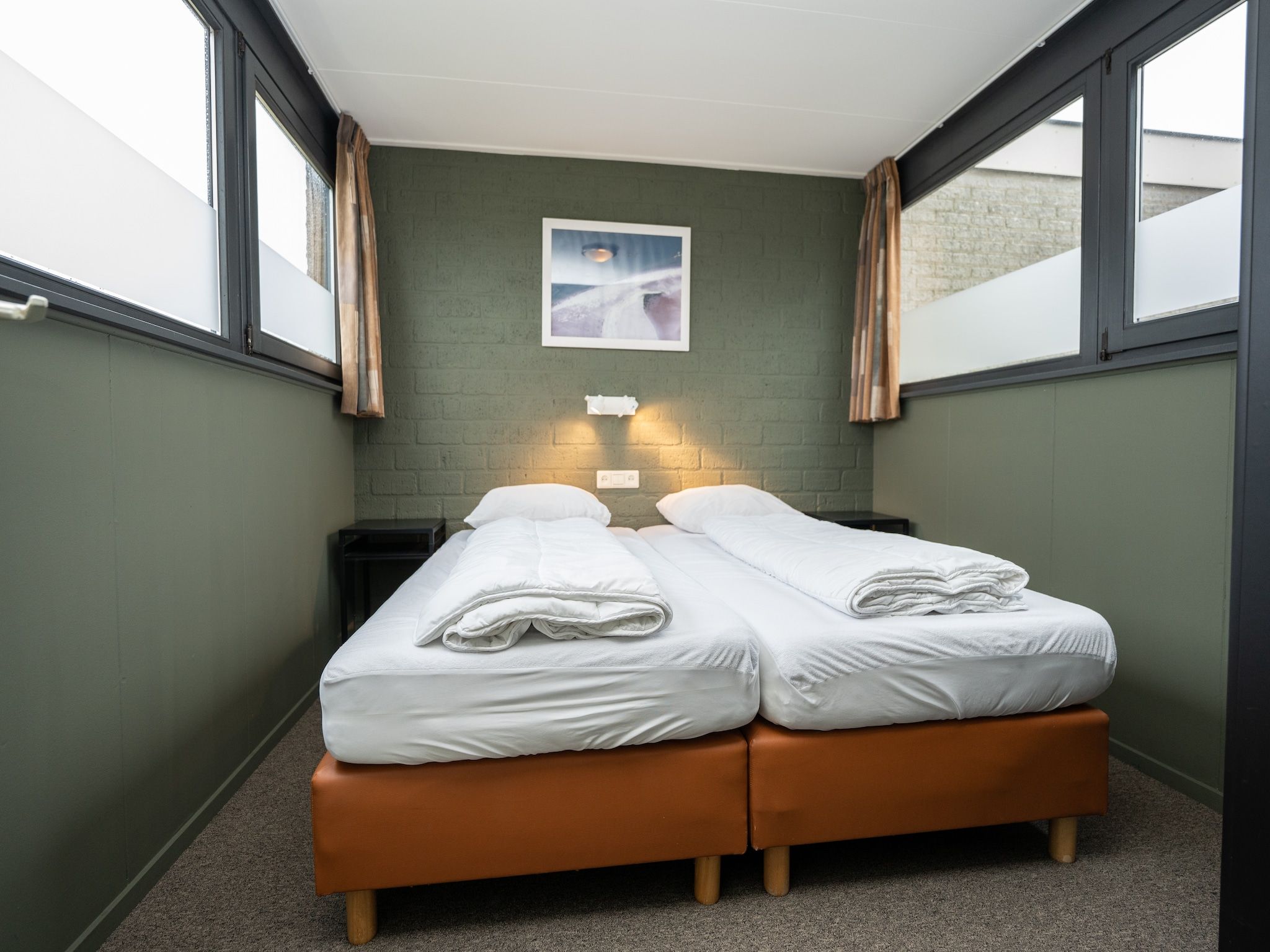 Een slaapkamer van Vakantiepark 't Eibernest Texel 6 in De Cocksdorp