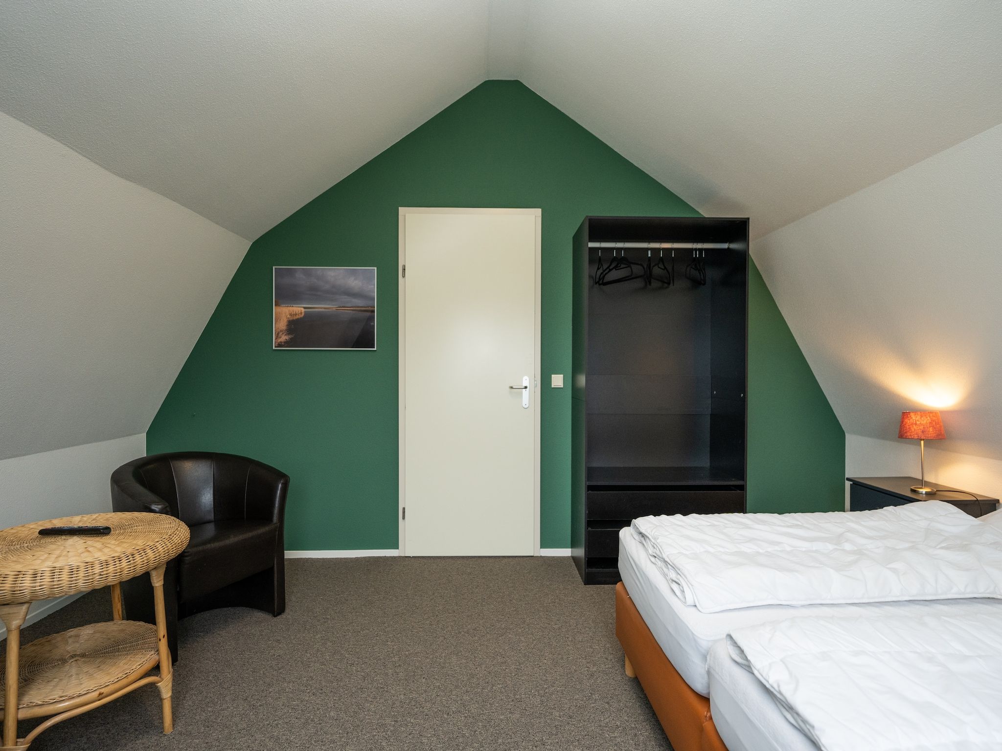 Een slaapkamer van Vakantiepark 't Eibernest Texel 7 in De Cocksdorp