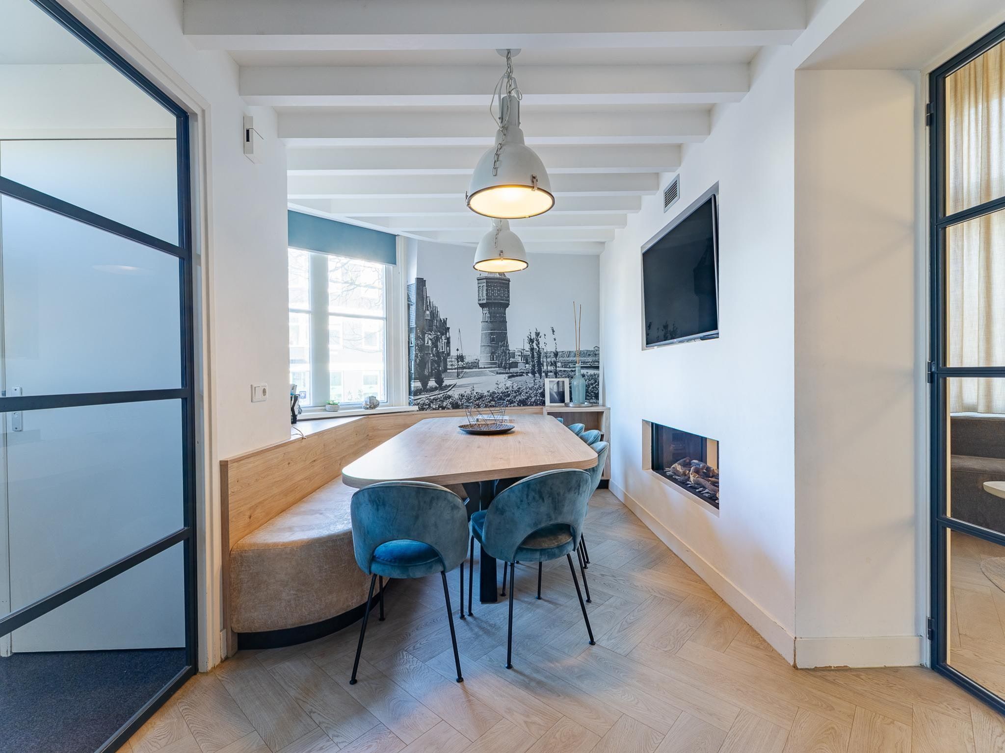 De eetkamer van Familiehuis Watertoren 8 pers in Vlissingen