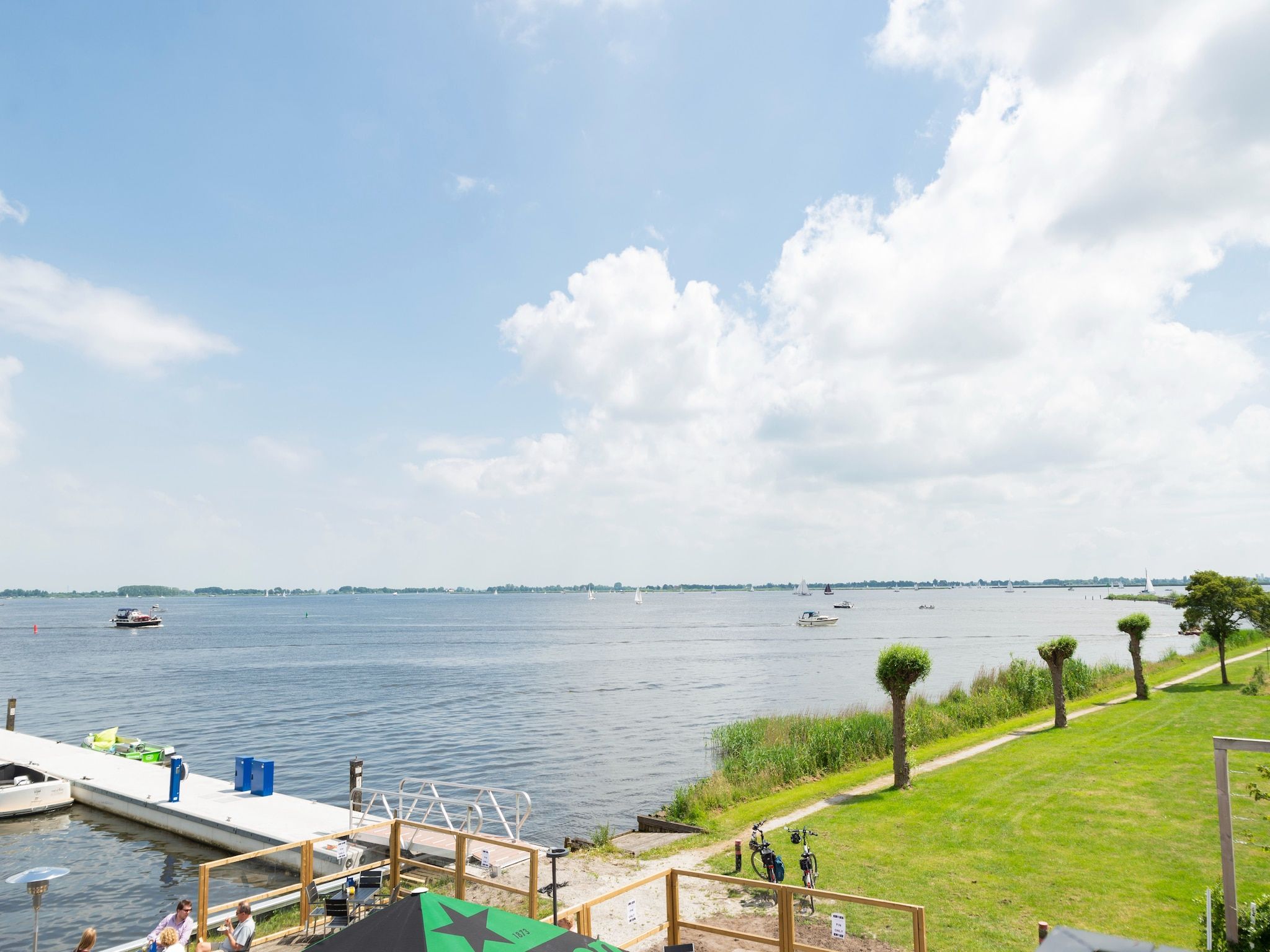 Sfeerbeeld van Houseboat Agua Dolce in Offingawier