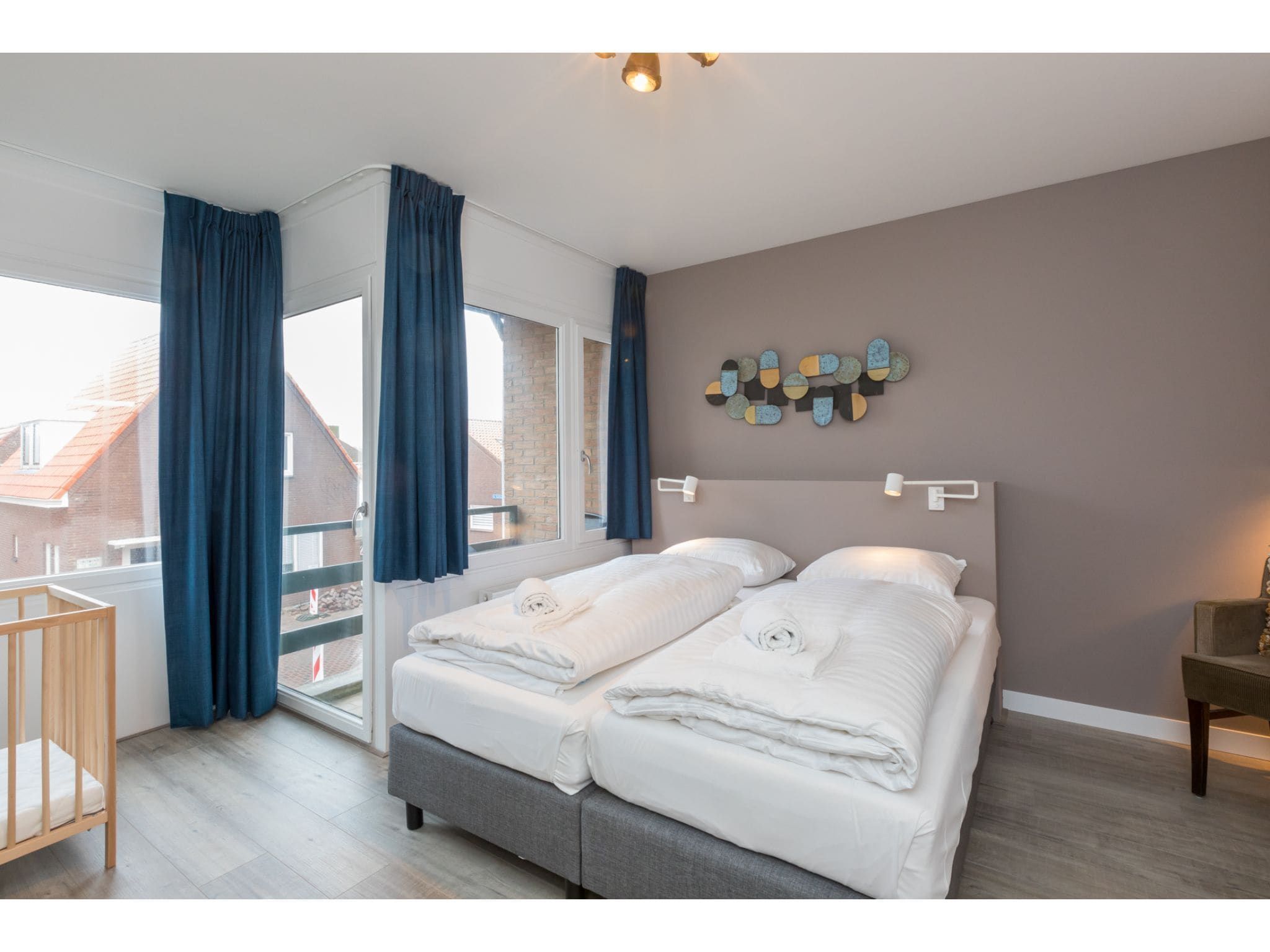 Een slaapkamer van Duinweg 18 in Zoutelande