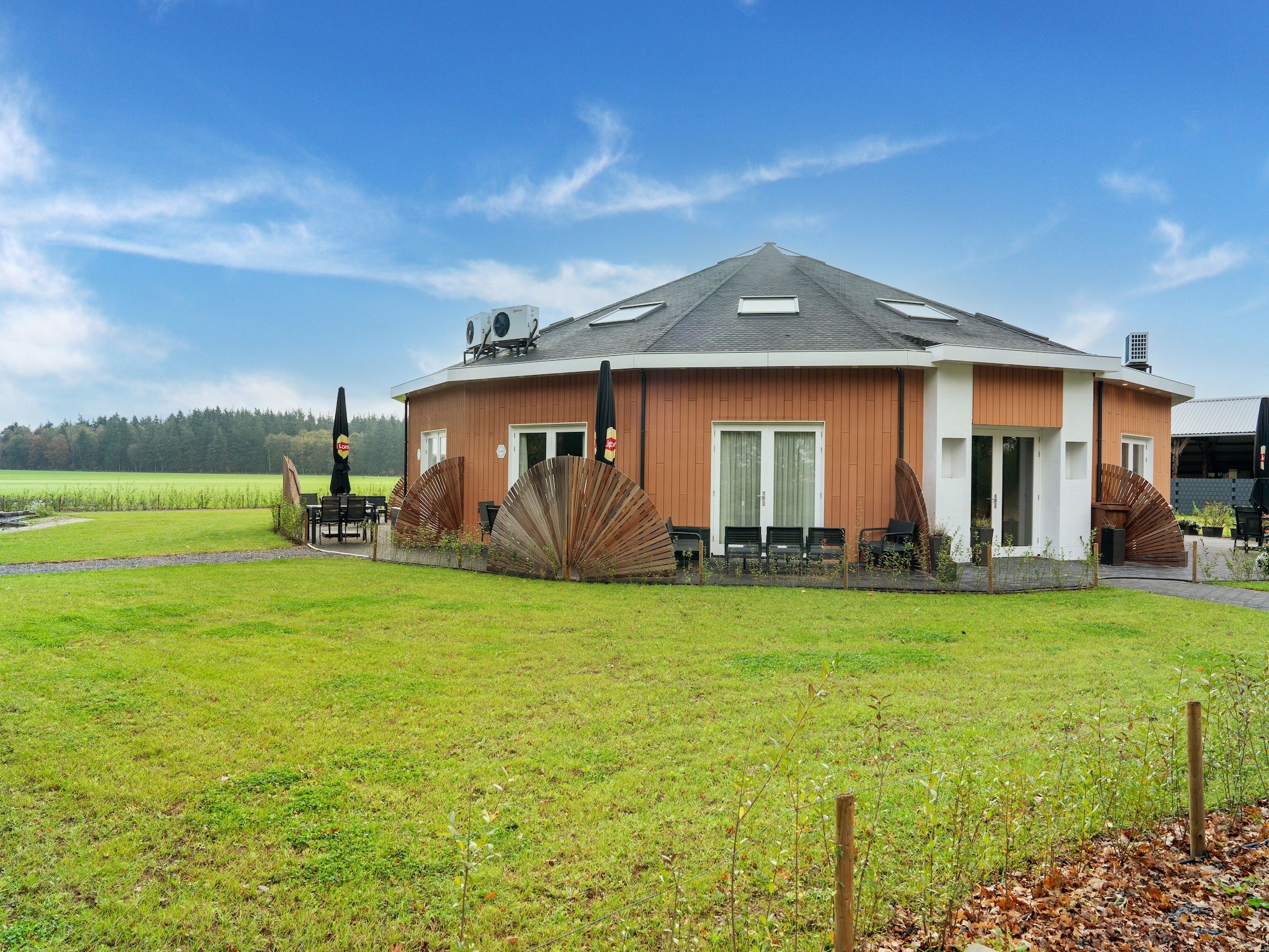 De buitenkant van NR 2 in Goirle