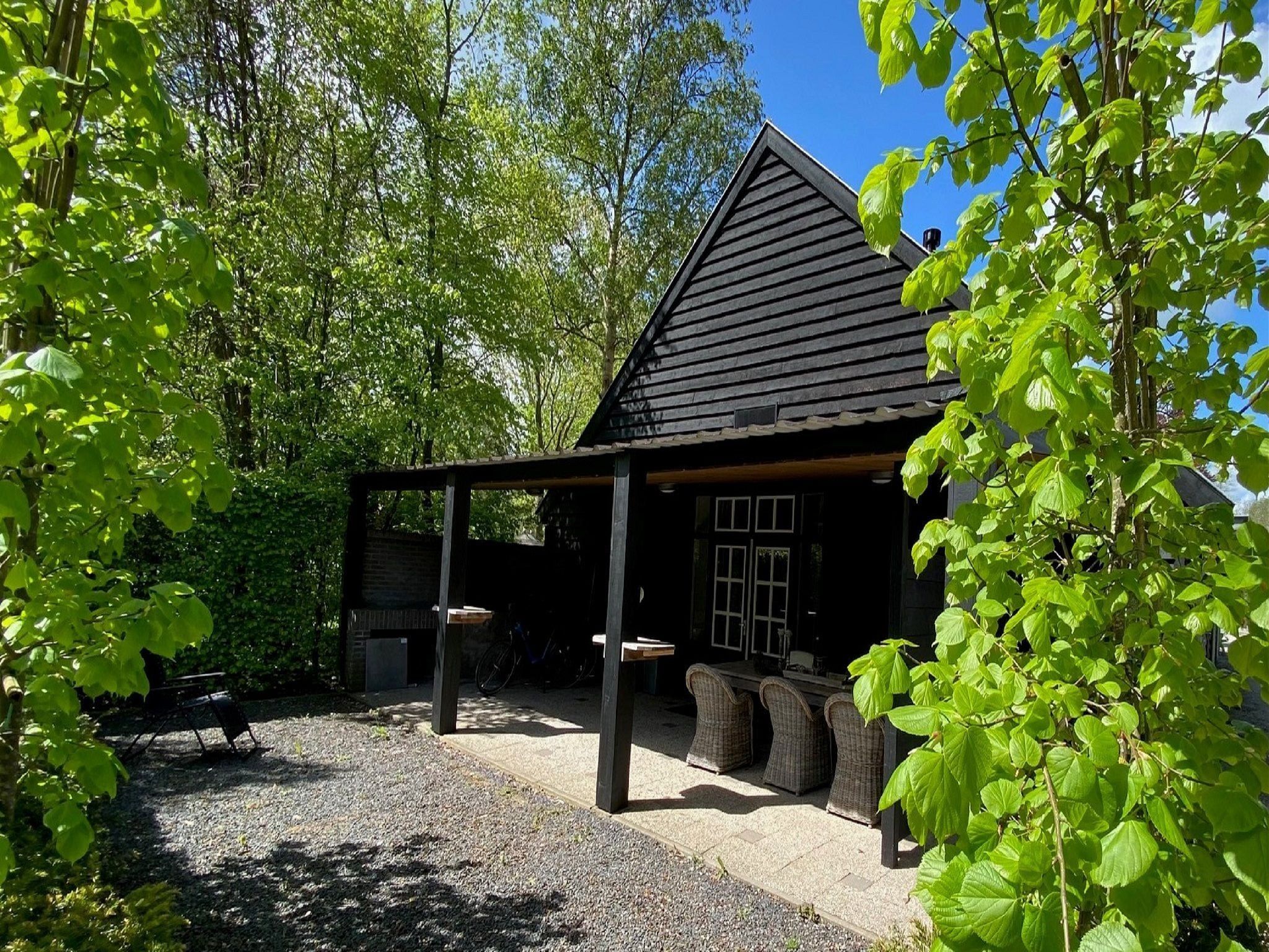 De buitenkant van Vakantiepark de Tabaksschuur 4 in Elst