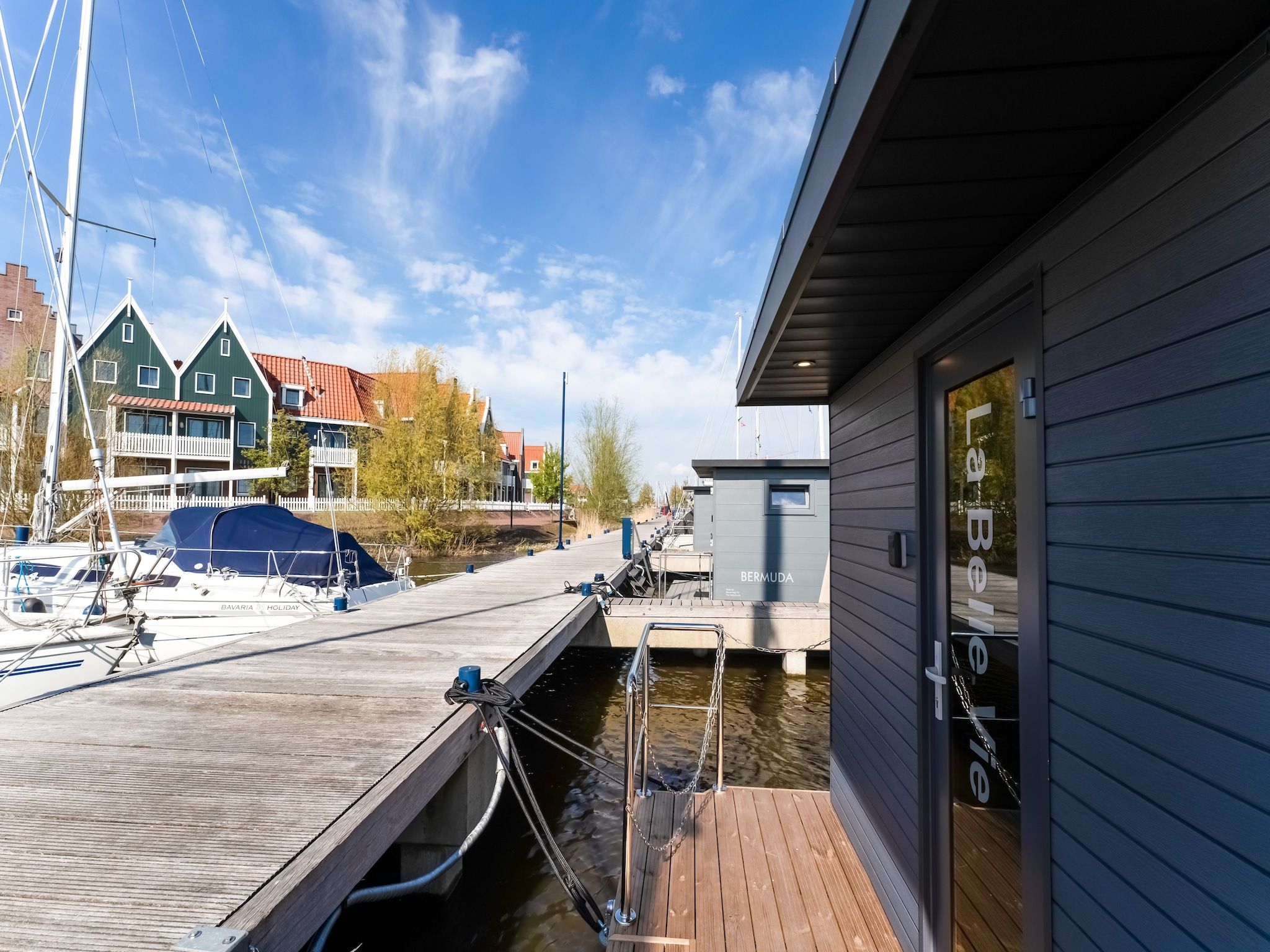 De omgeving van La Belle Vie in Volendam