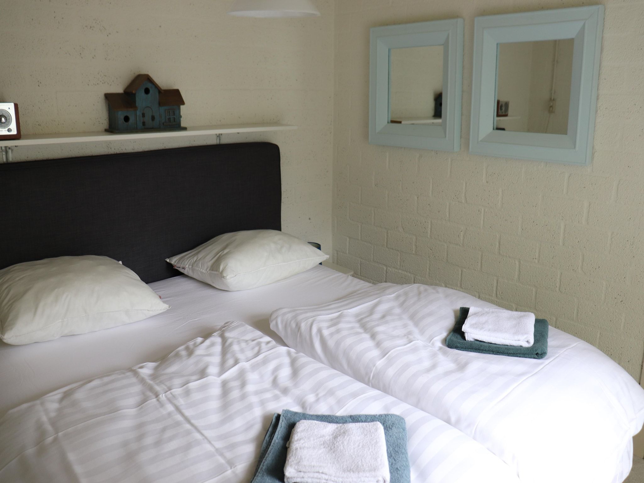 Een slaapkamer van Boshuisje De Koolmees in Appelscha