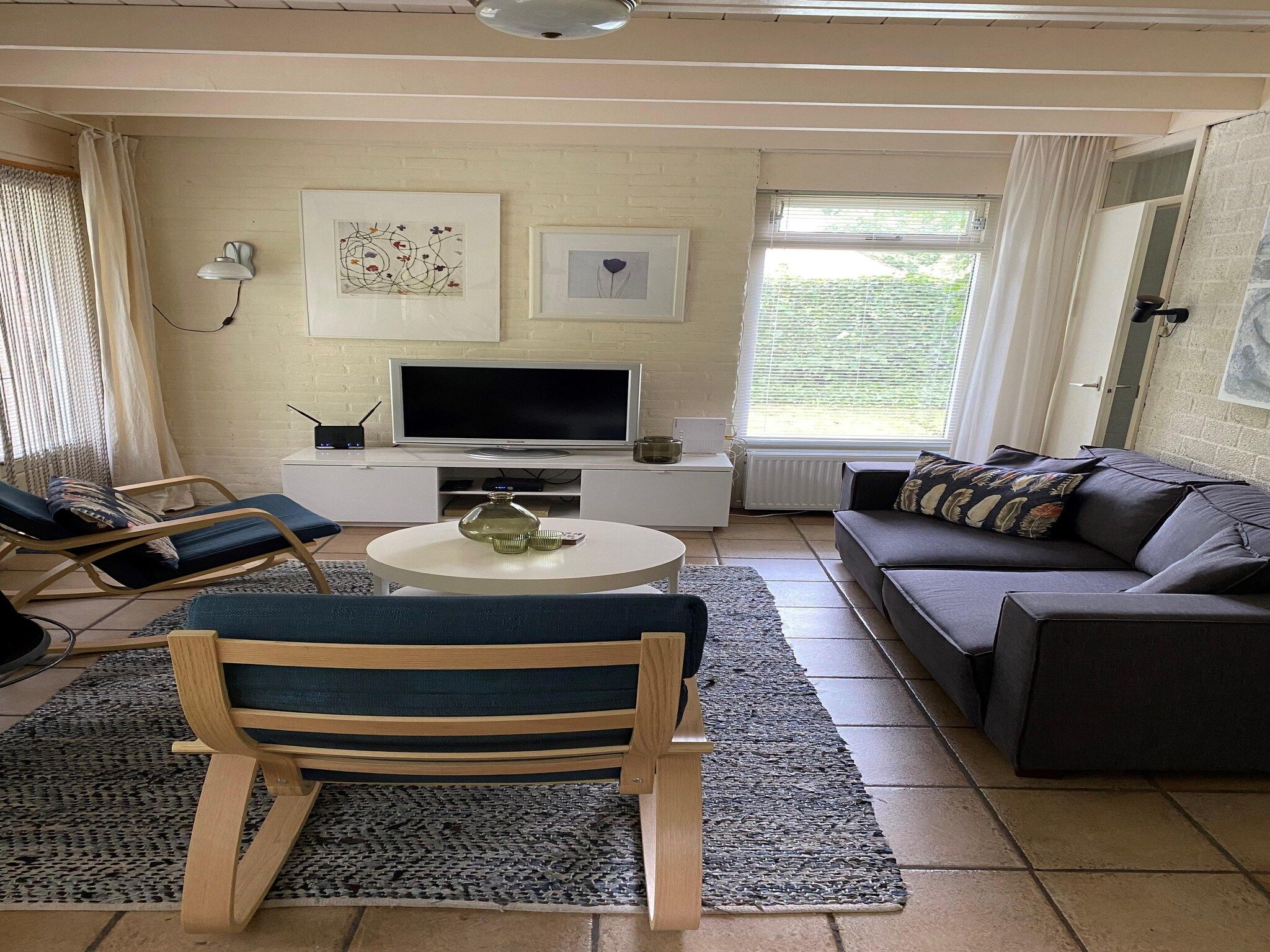 De woonkamer van Boshuisje De Koolmees in Appelscha