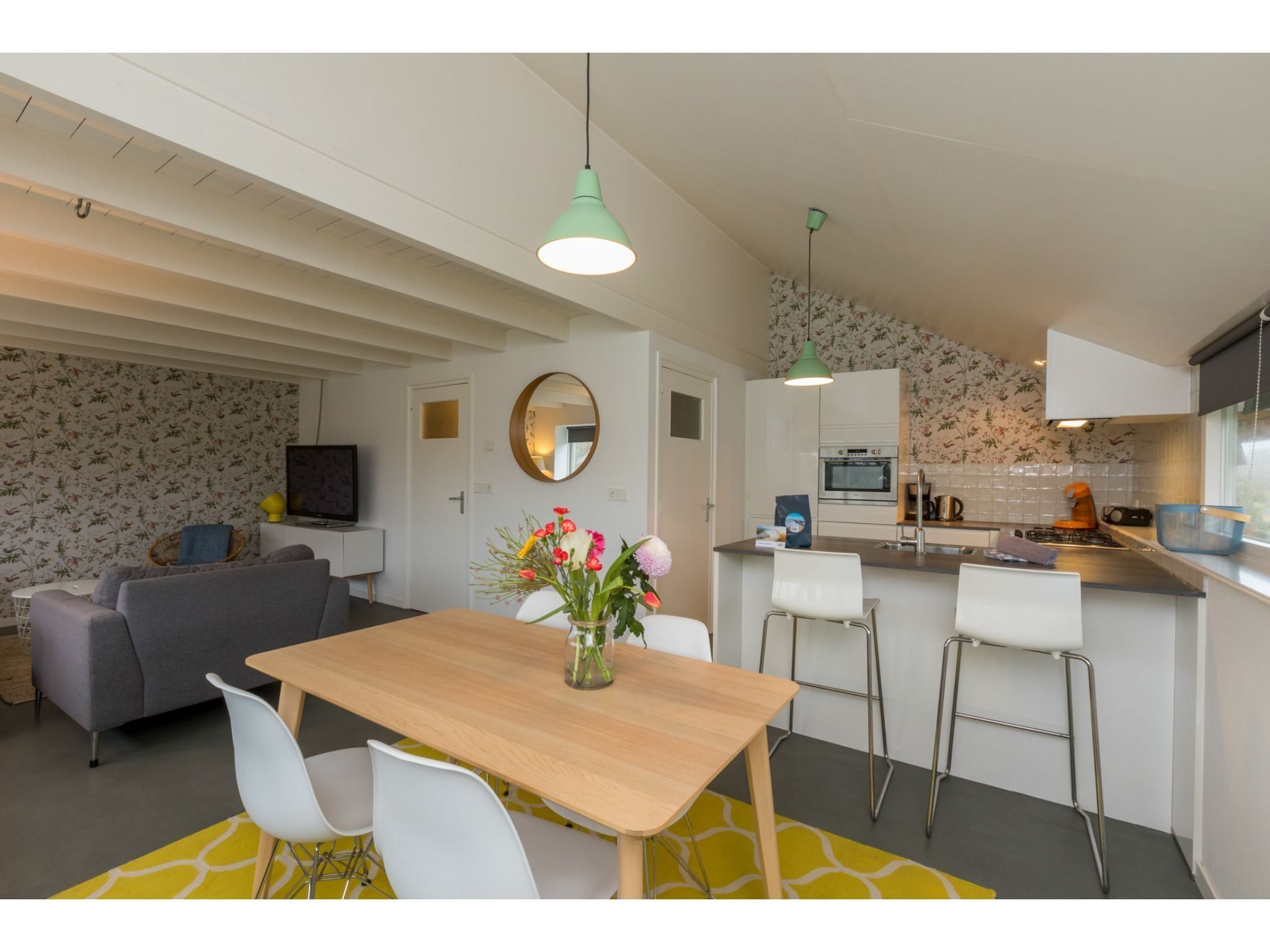 De keuken van Appartement - Kon Emmaweg 6  Vrouwenpolder bovenapp in Vrouwenpolder