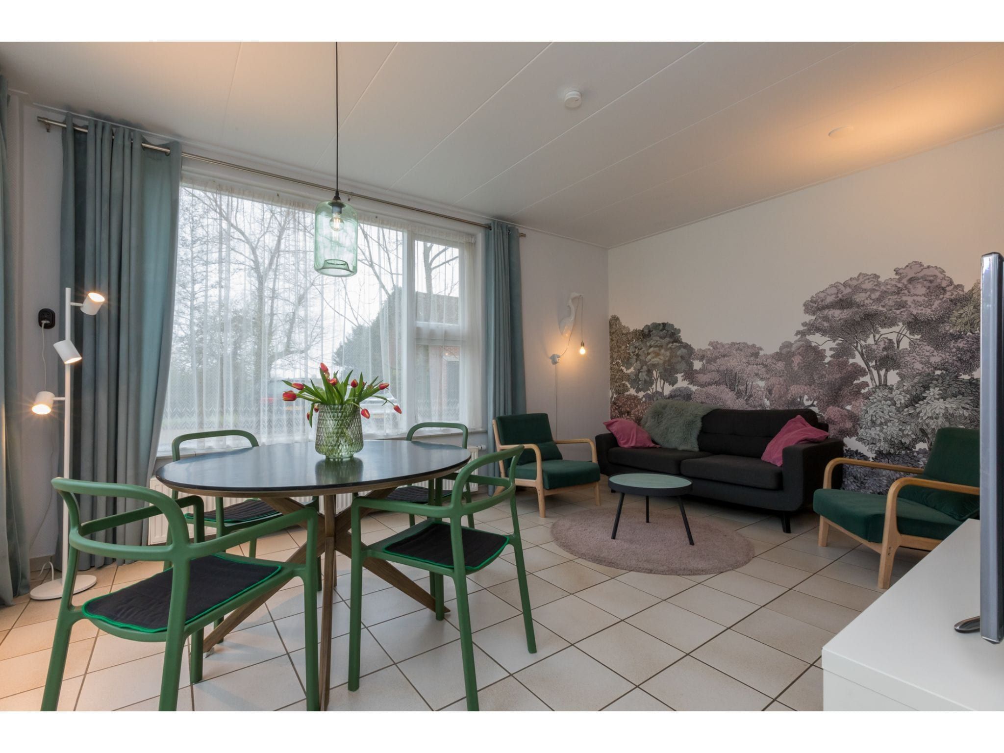 De woonkamer van Appartement - Kon Emmaweg 6  beneden app in Vrouwenpolder