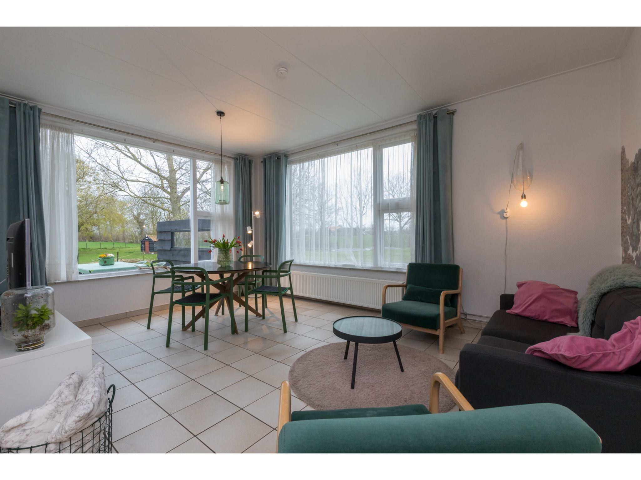 De woonkamer van Appartement - Kon Emmaweg 6  beneden app in Vrouwenpolder