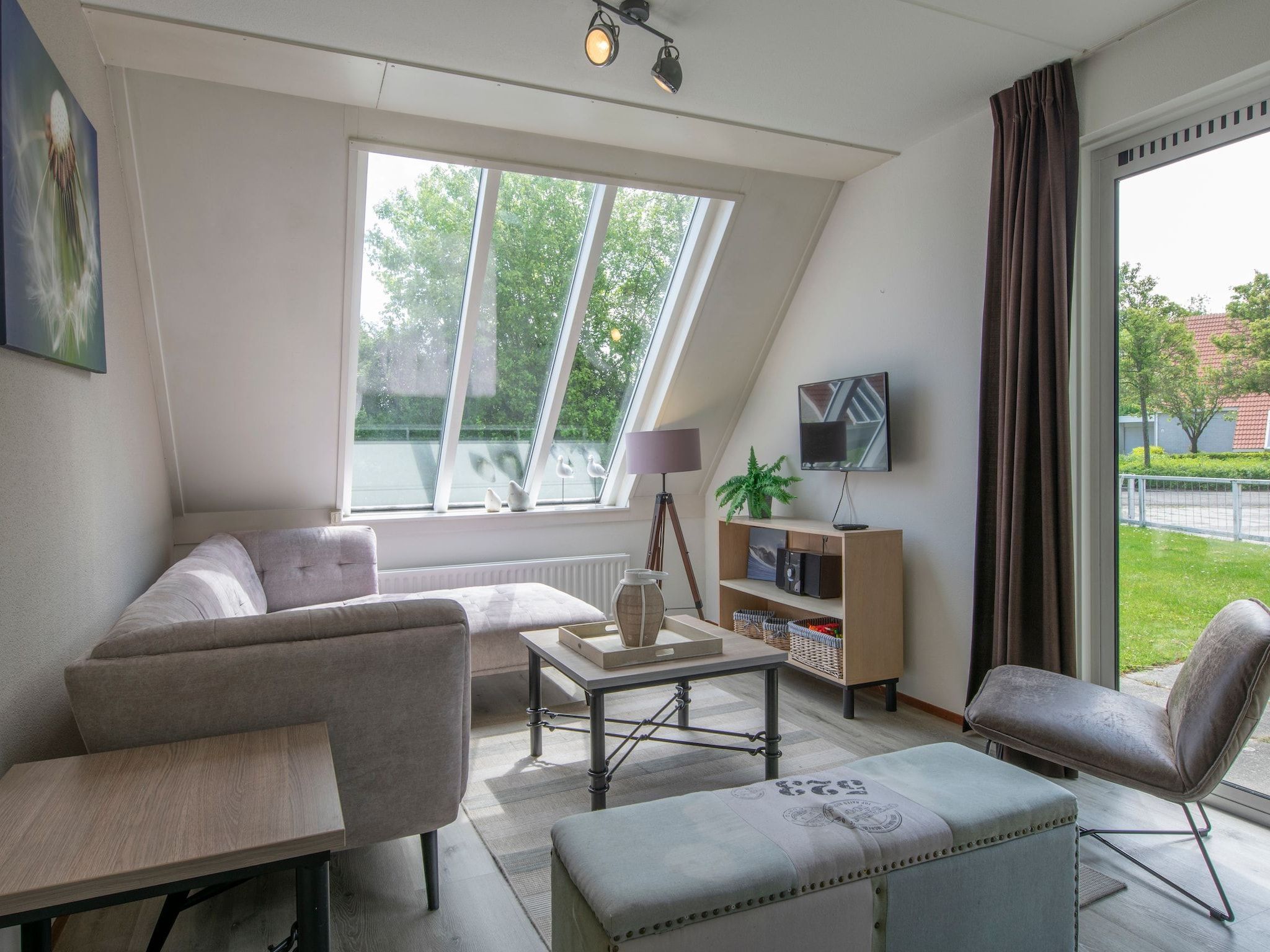 De woonkamer van Vakantiepark Zeeland Village 3 in Scharendijke