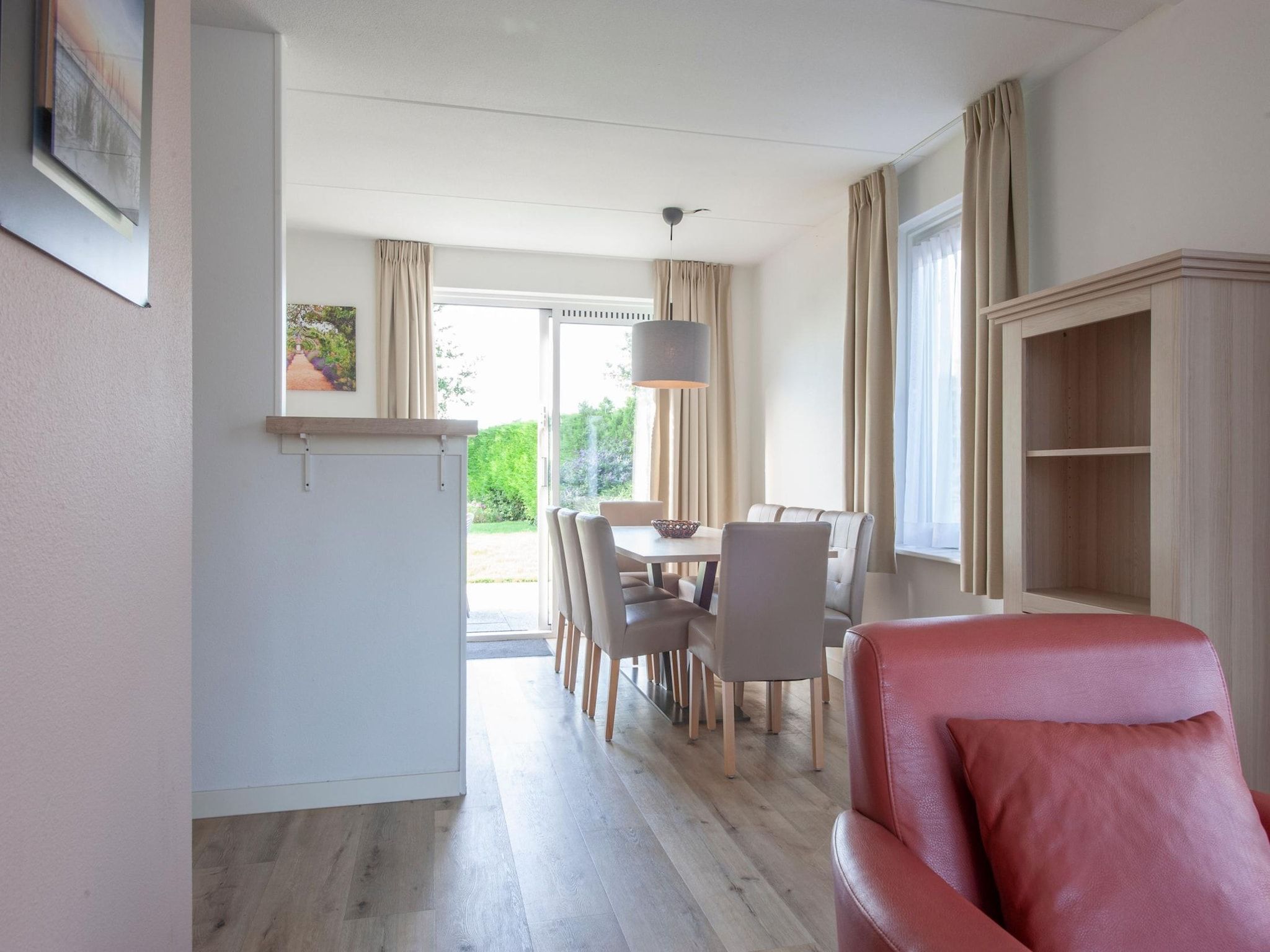 De eetkamer van Vakantiepark Zeeland Village 4 in Scharendijke
