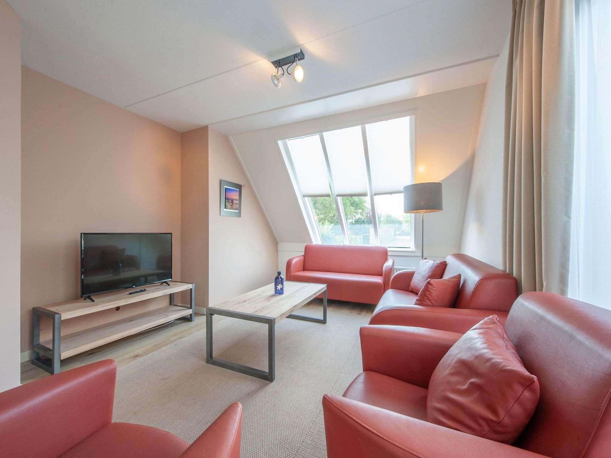 De woonkamer van Vakantiepark Zeeland Village 4 in Scharendijke