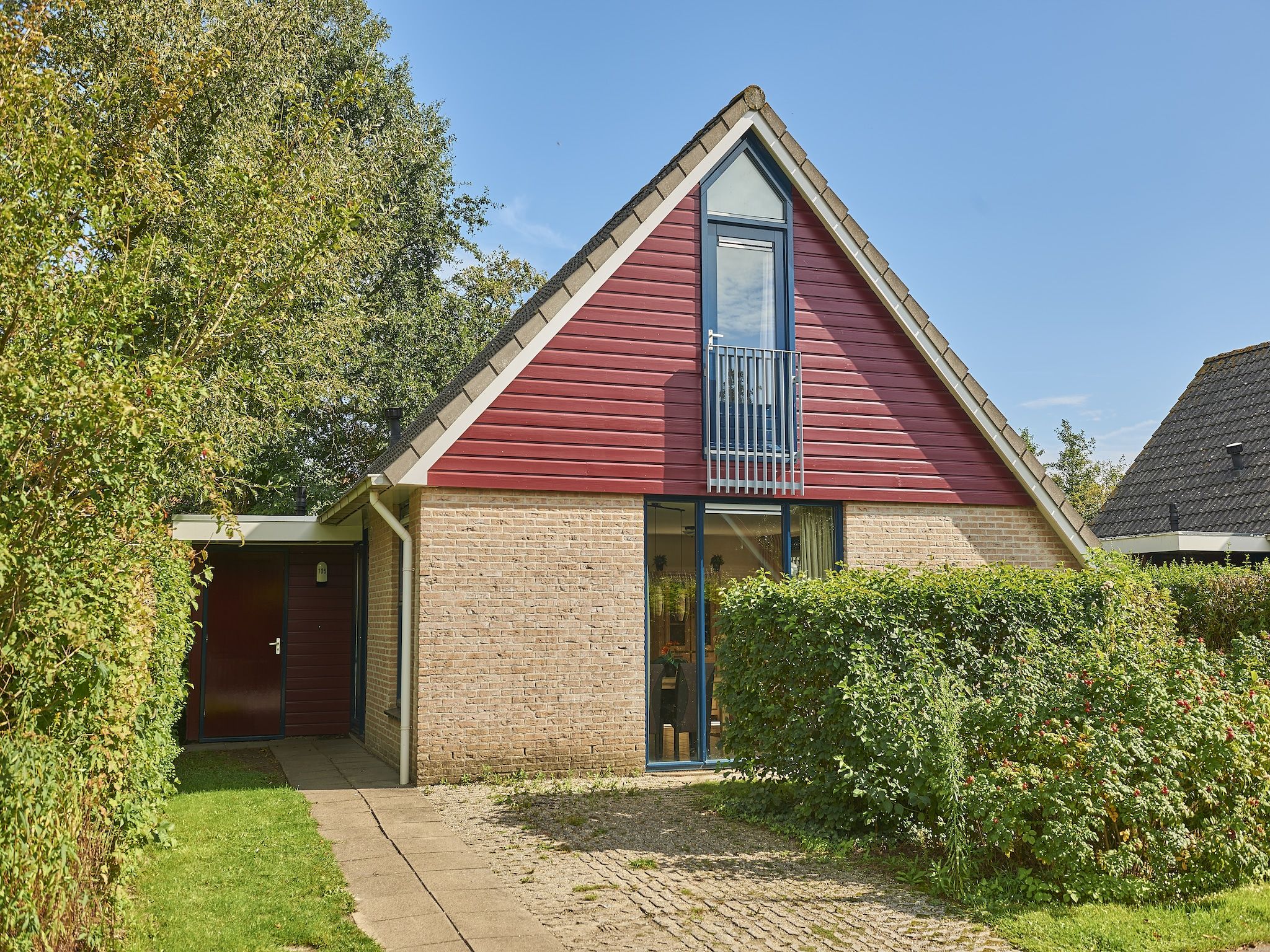 De buitenkant van Vakantiepark Hof van Zeeland 5 in Heinkenszand