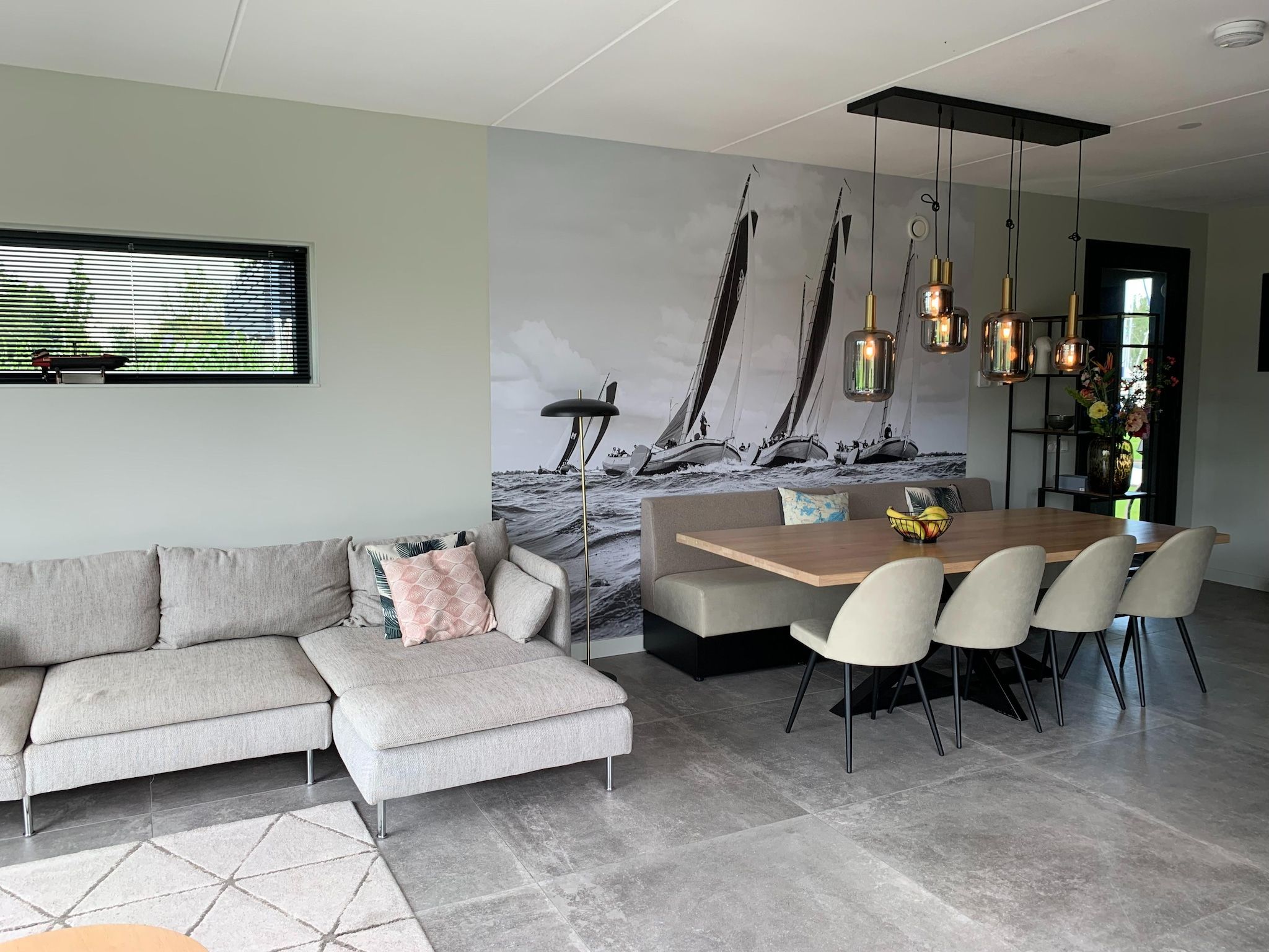 De woonkamer van Watervilla Ien in Balk