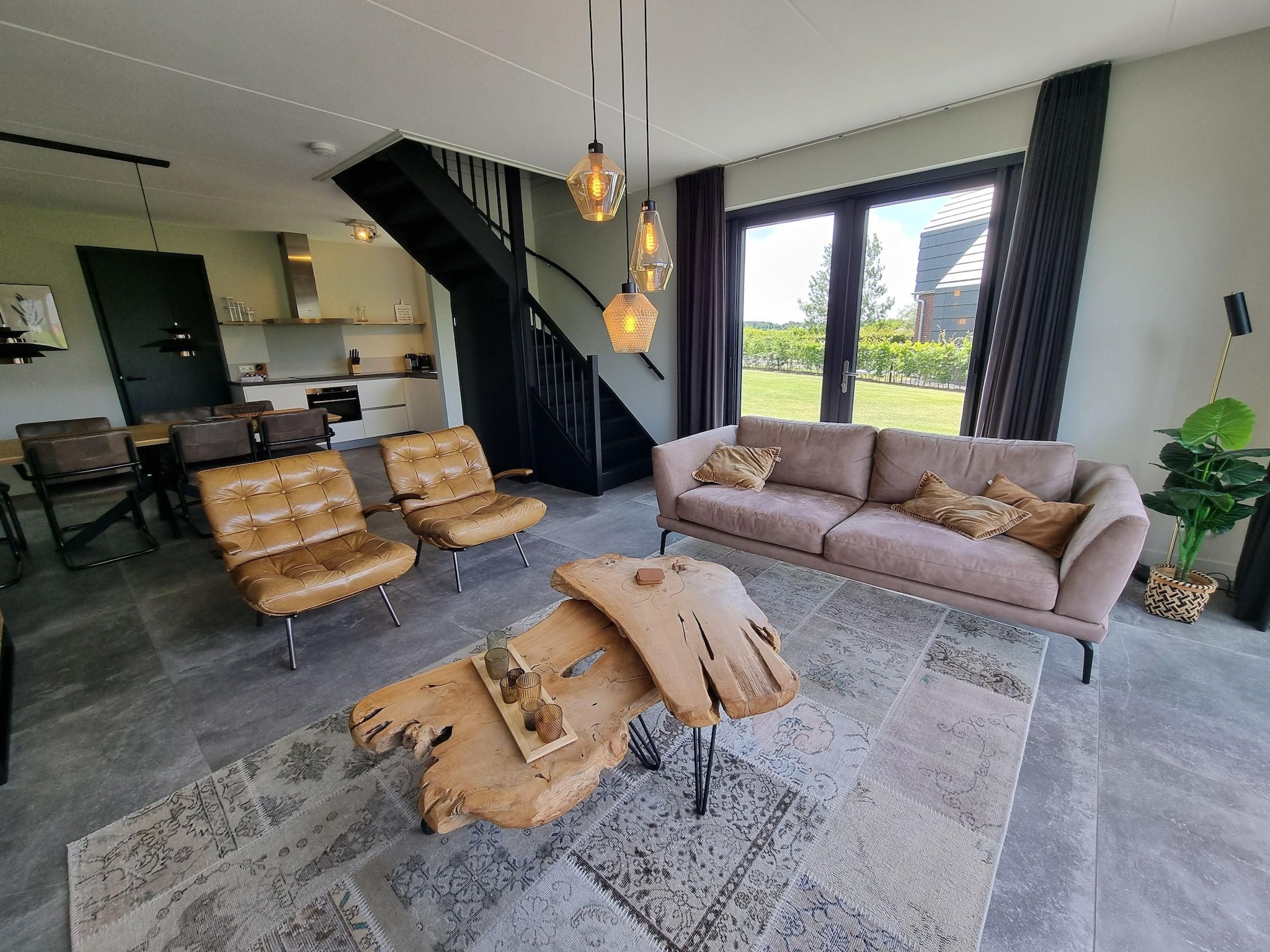 De woonkamer van Watervilla San in Balk