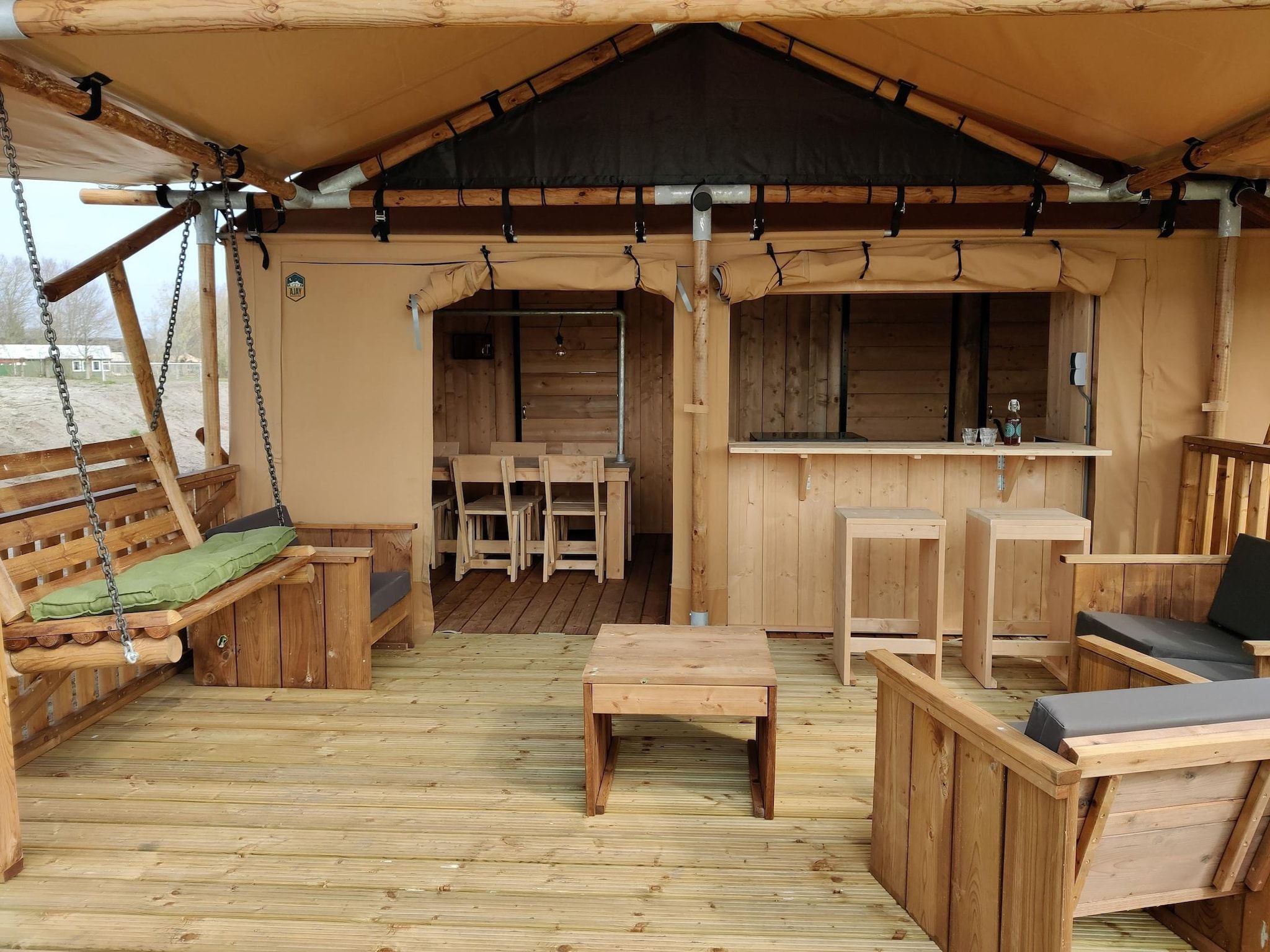 De buitenkant van Vakantiepark Eigen Wijze 10 in Bant