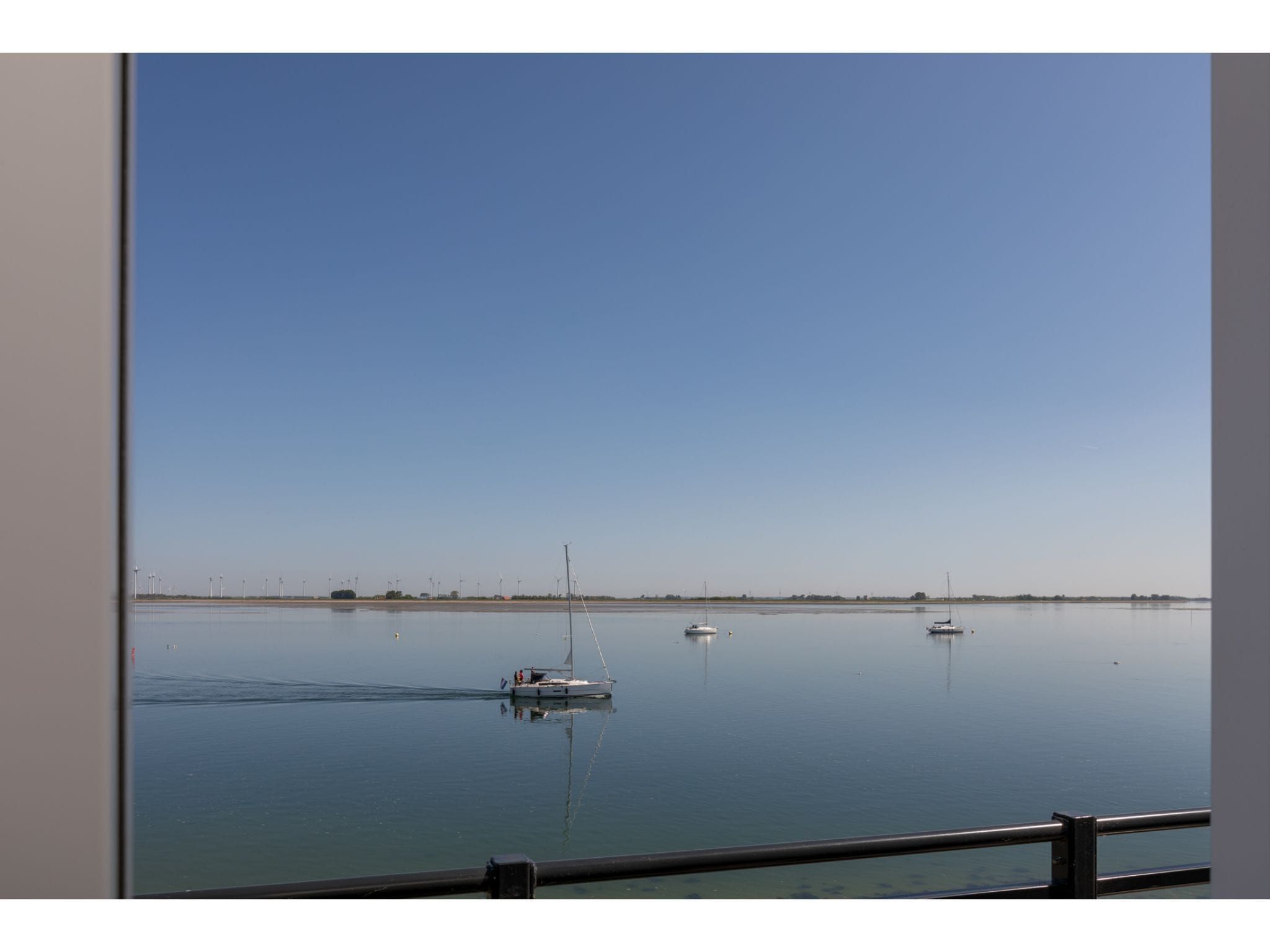 Het uitzicht vanaf Havenweg 8-16 in St. Annaland